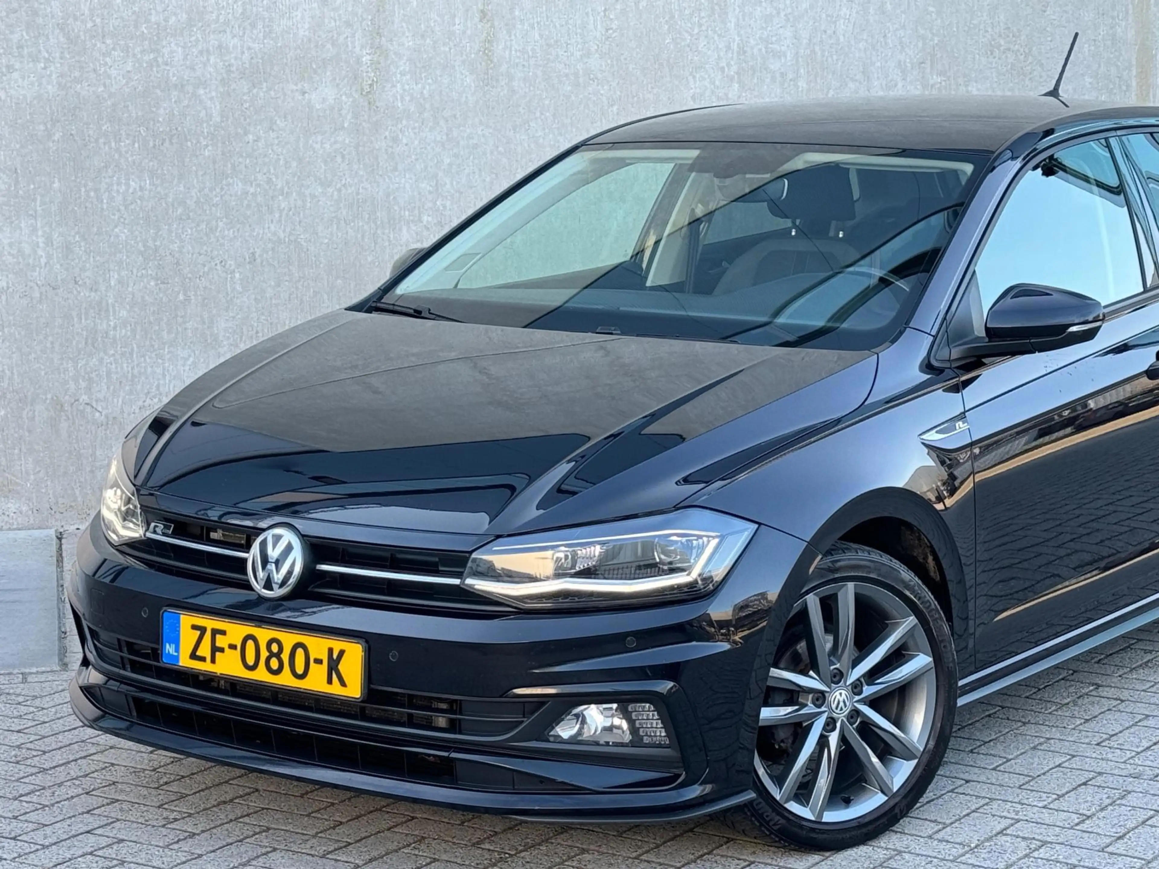 Volkswagen Polo 1.0 TSI R-Line 2018 DSG Zwart — photo 2