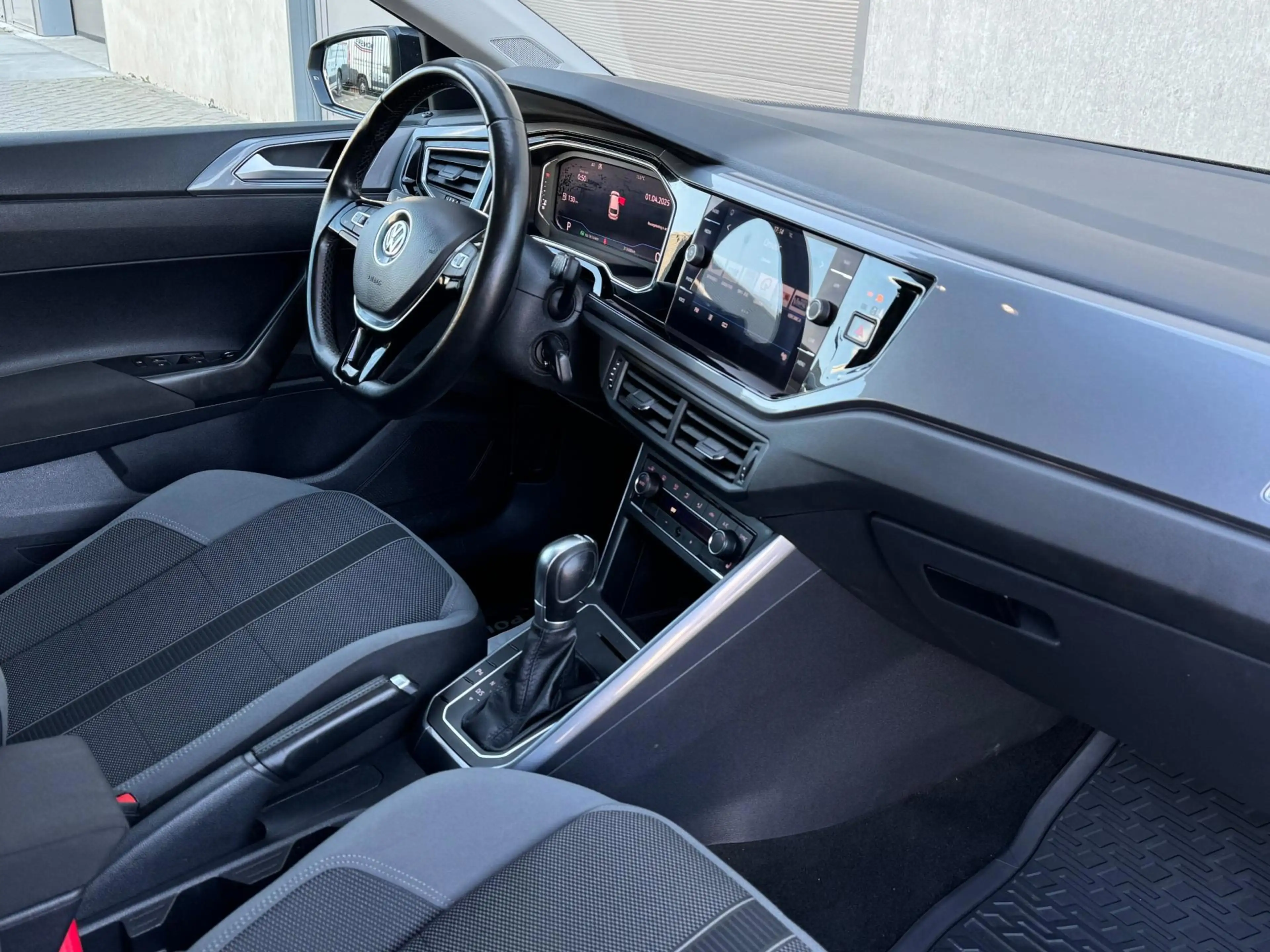 Volkswagen Polo 1.0 TSI R-Line 2018 DSG Zwart — photo 18