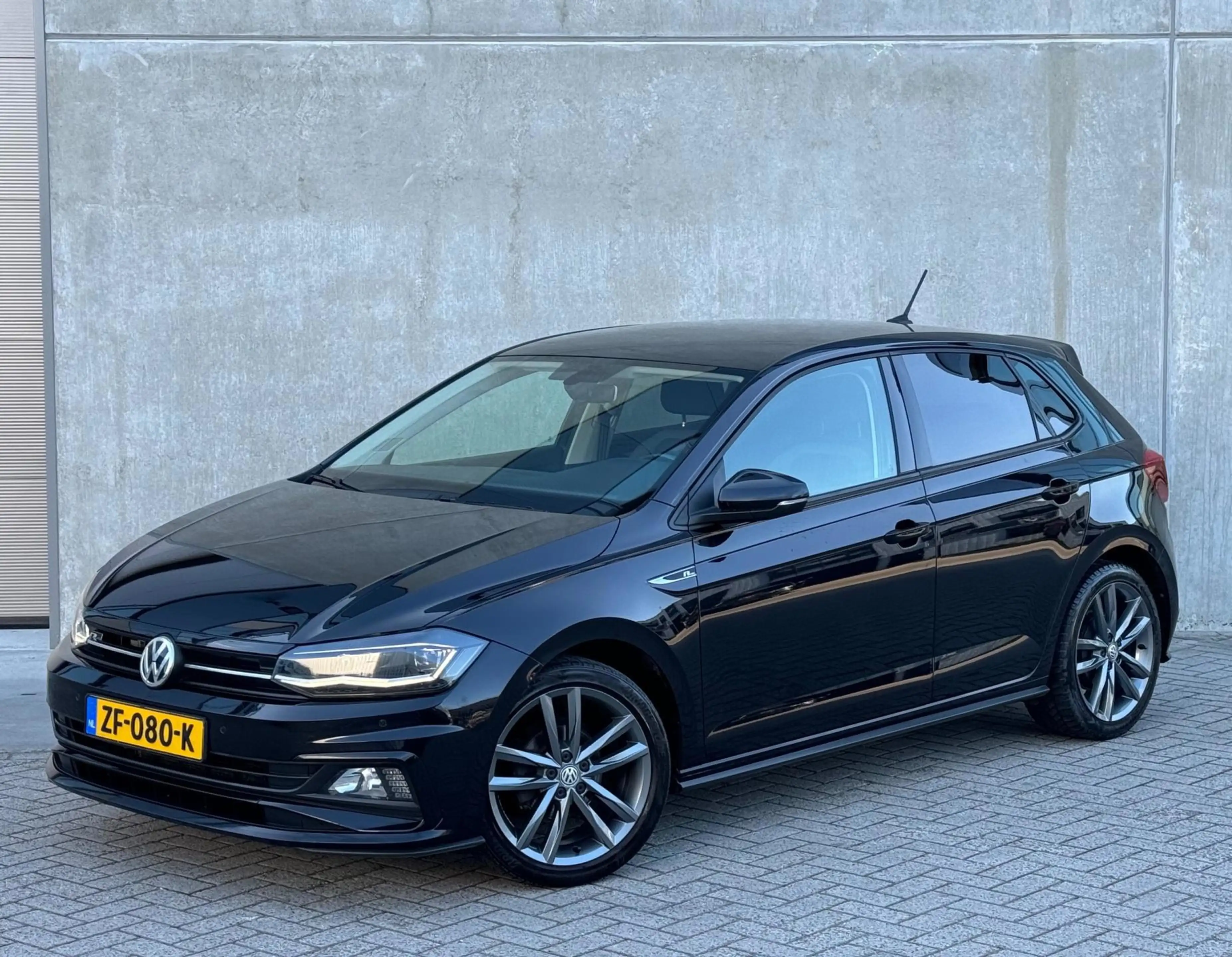 Volkswagen Polo 1.0 TSI R-Line 2018 DSG Zwart