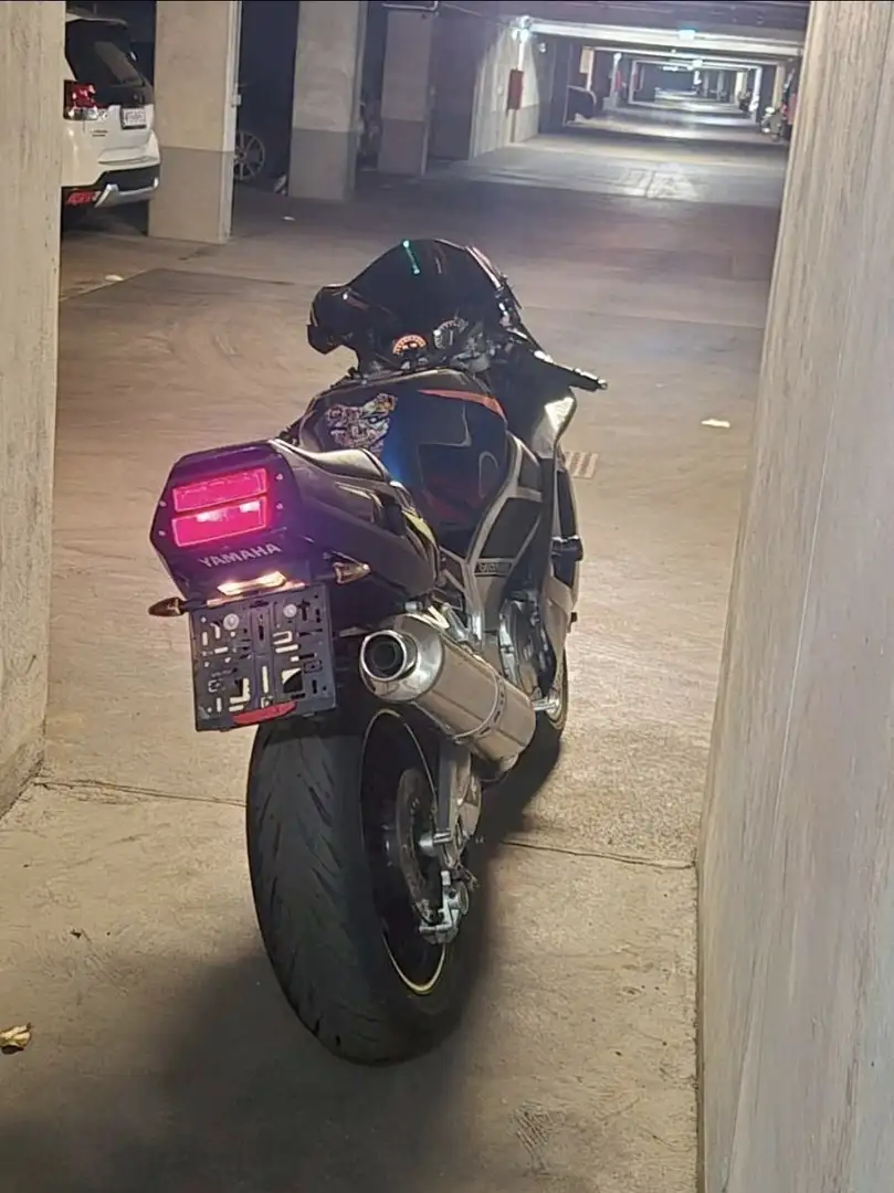 Yamaha YZF 750 R. 125ps Negro - 1