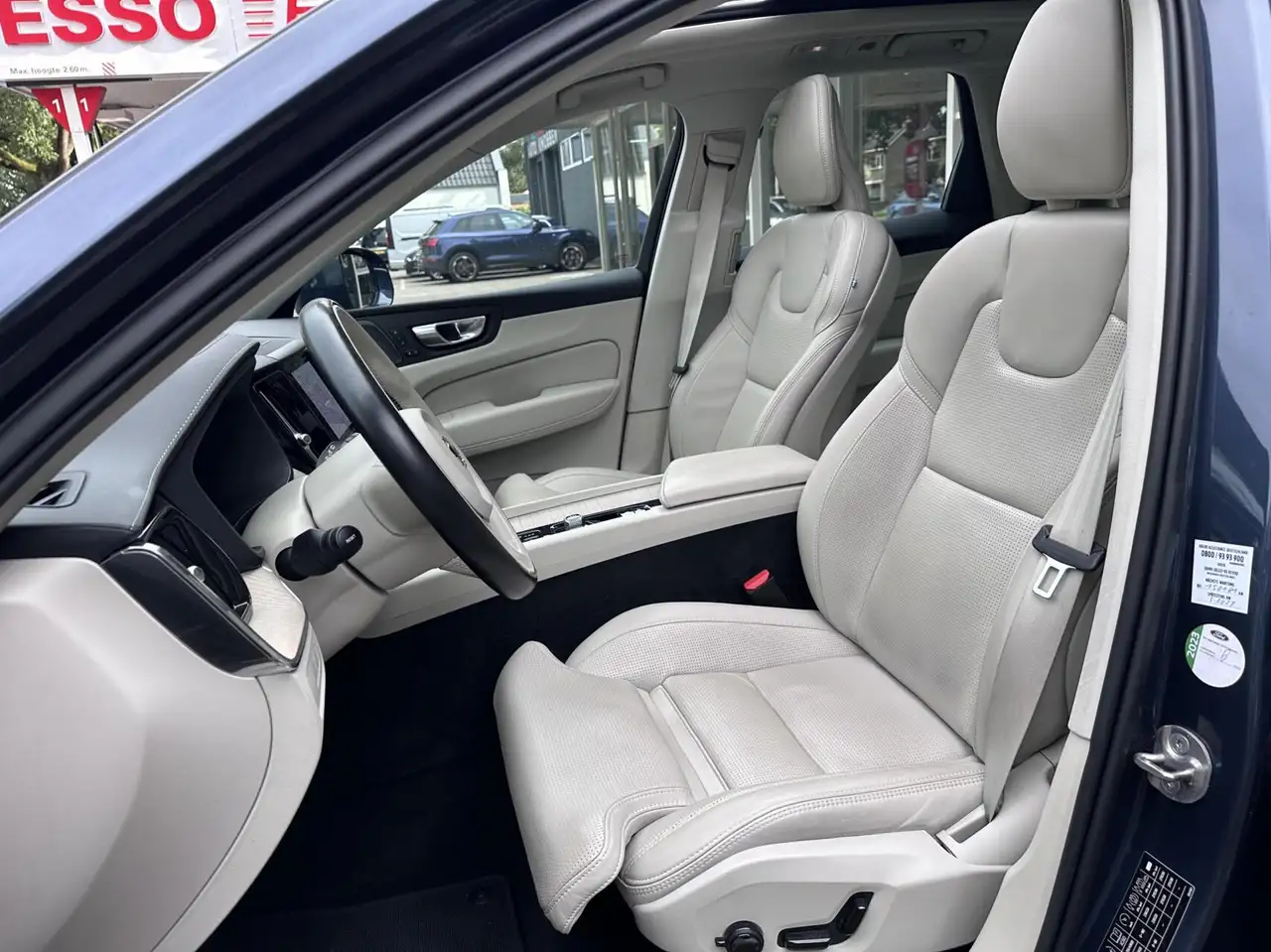 Volvo XC60 2.0 T8 Plug-in hybrid AWD Pano, Head-Up, H/K, Trek, миниатюра 4