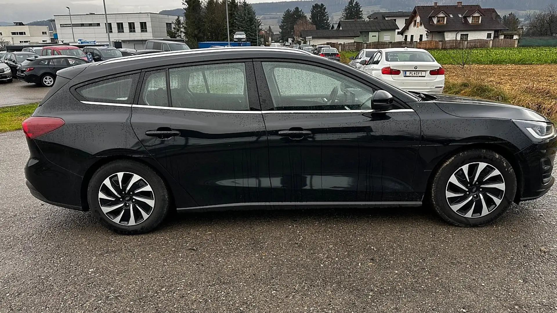 Ford Focus Turnier 1,5 EcoBlue Titanium Aut. Schwarz - 2