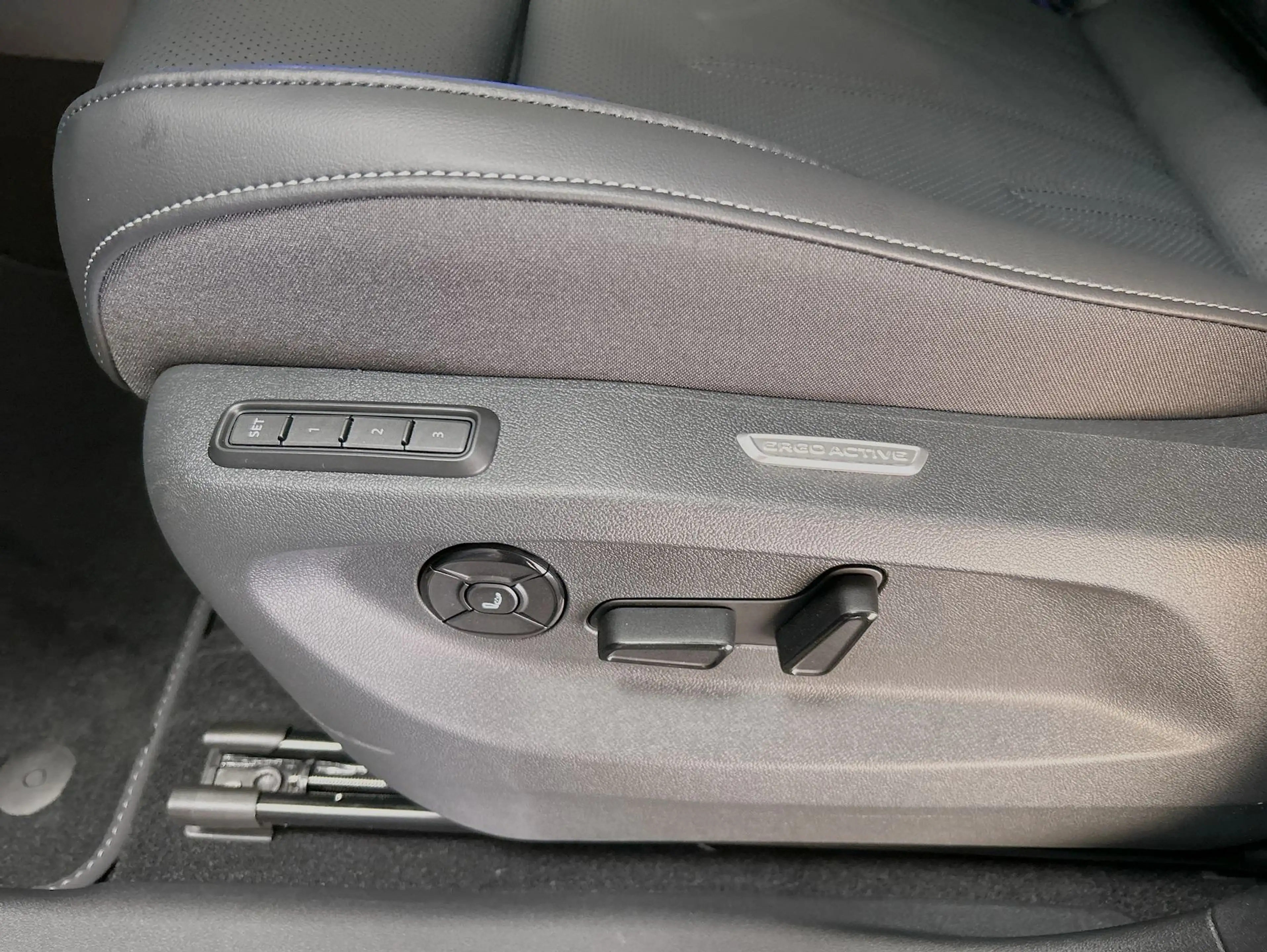 Volkswagen Tayron 1.5 eHybrid DSG R-Line CarPlay Pano Black — photo 12