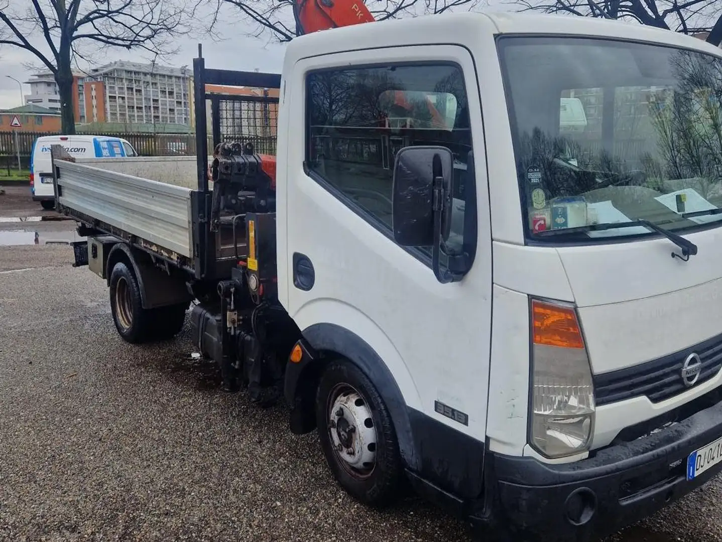 Nissan Cabstar Cabstar 35.13 con gru Bianco - 1