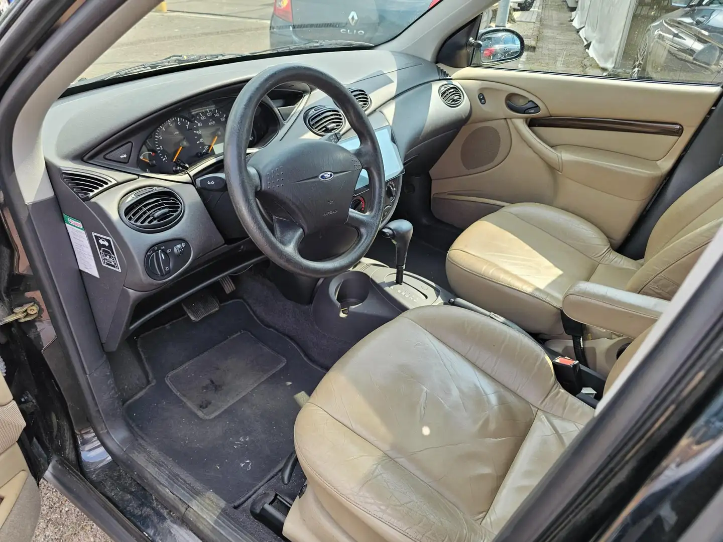 Ford Focus 1.6-16V AUTOMAAT 5-deurs Zwart - 2