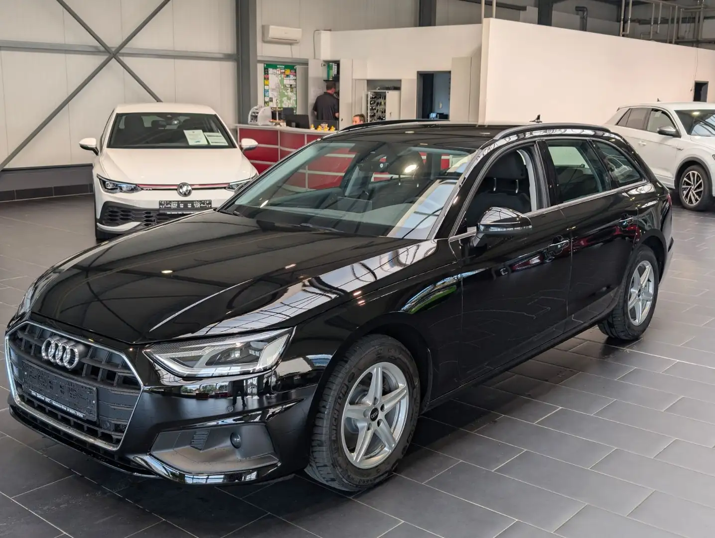 Audi A4 Avant 35 TDI S tronic Navi 8-fach 1.Hand Schwarz - 1