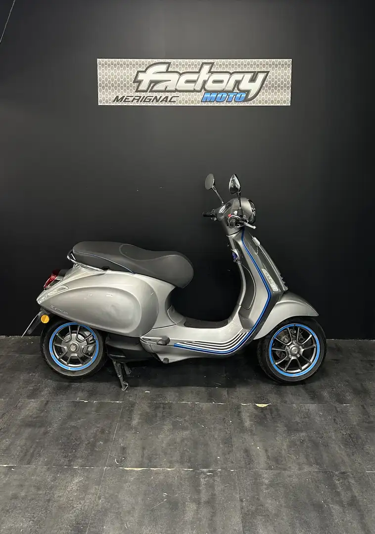 Vespa 50 Grey - 1