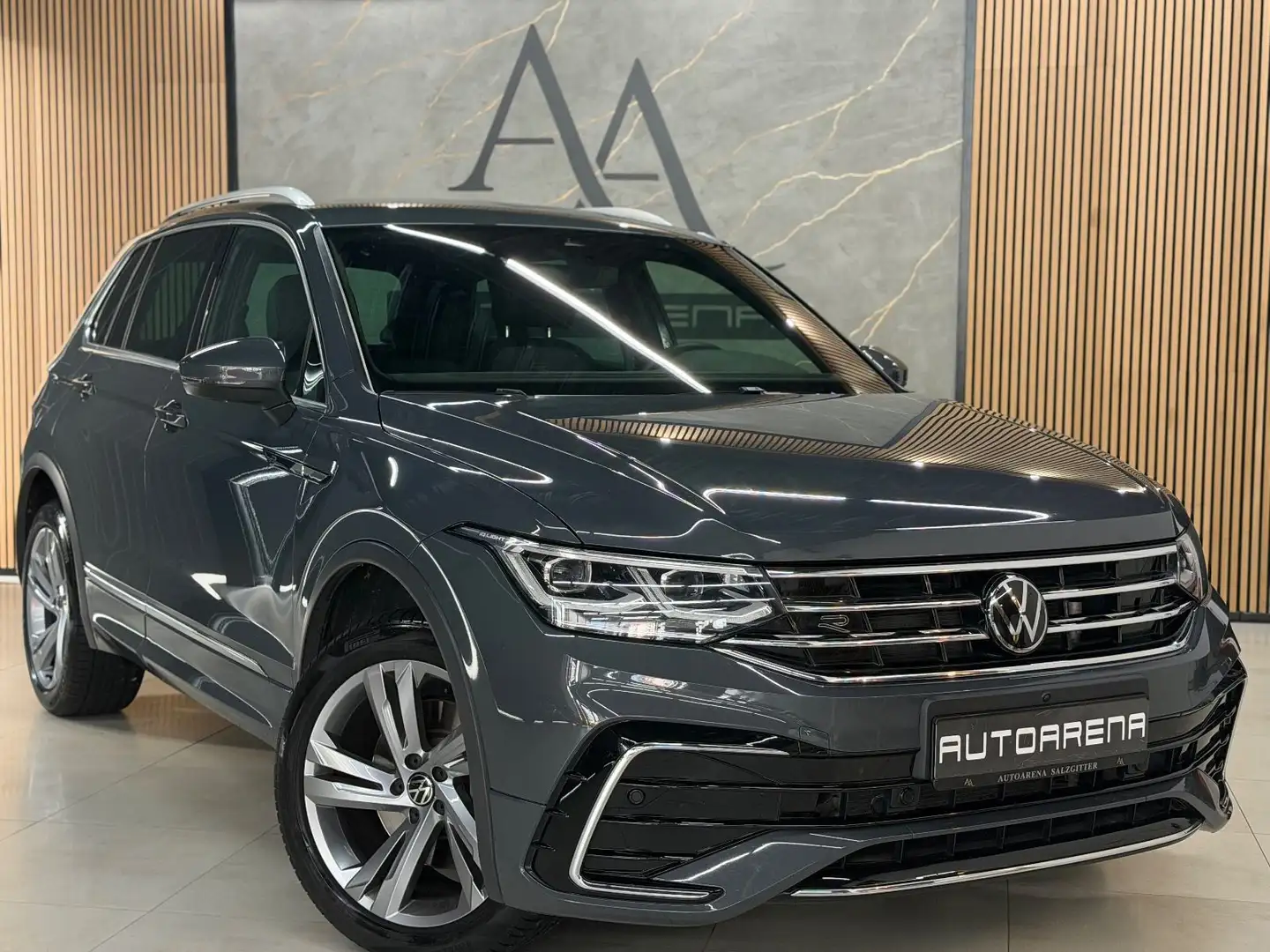 Volkswagen Tiguan R-Line 2.0 TDI*4x4*AHK*IQ-Light* Gris - 1