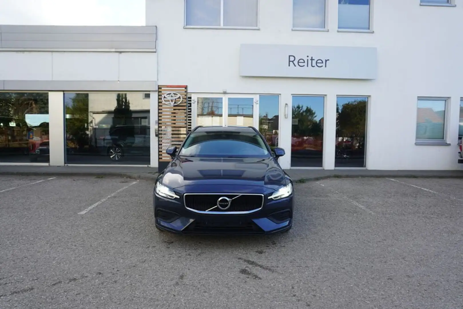 Volvo V60 D4 Aut. *LED*AHK*KAMERA*LEDER* Blau - 1