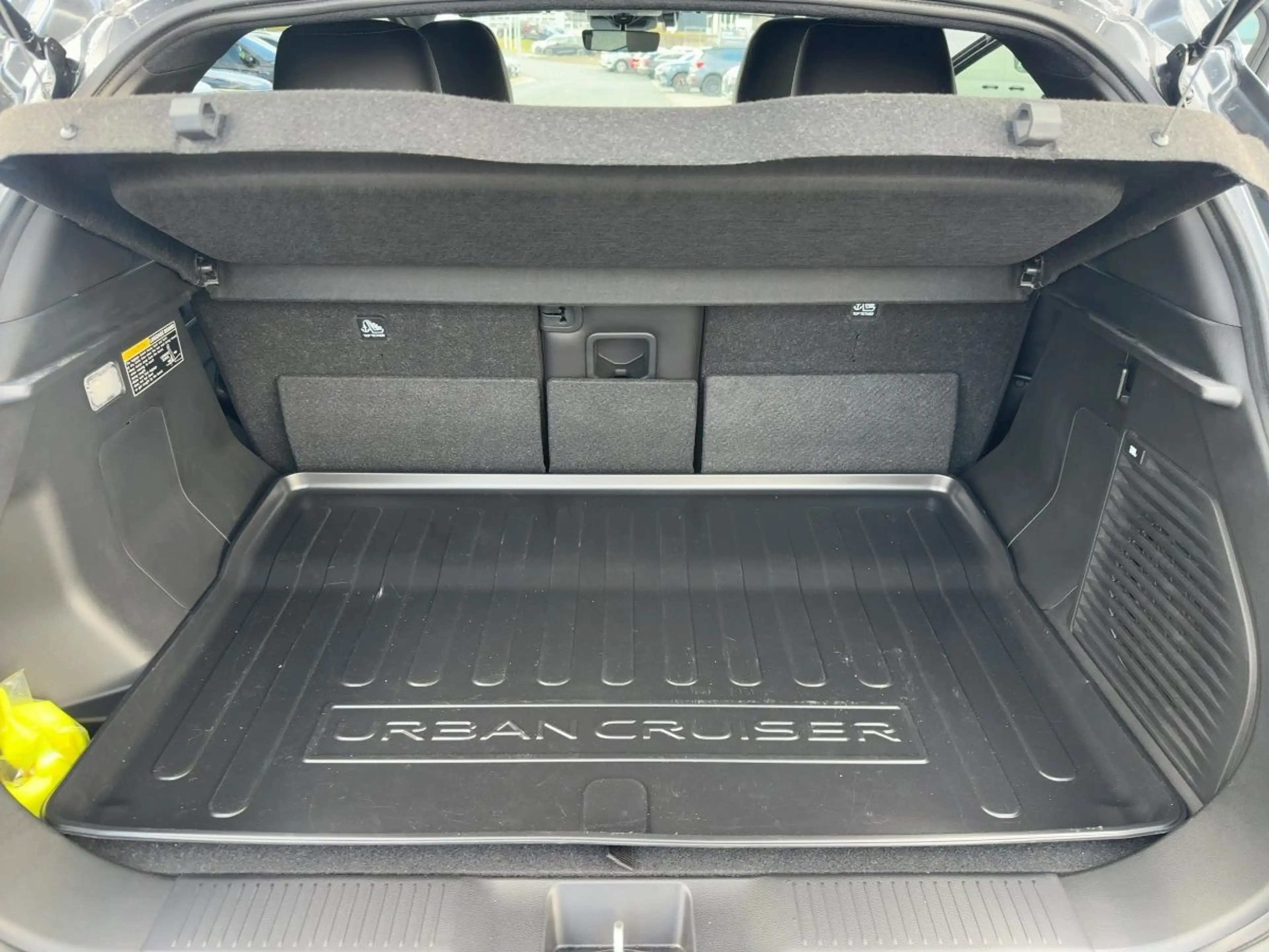 Toyota Urban Cruiser 128 kWh Lounge — photo 14