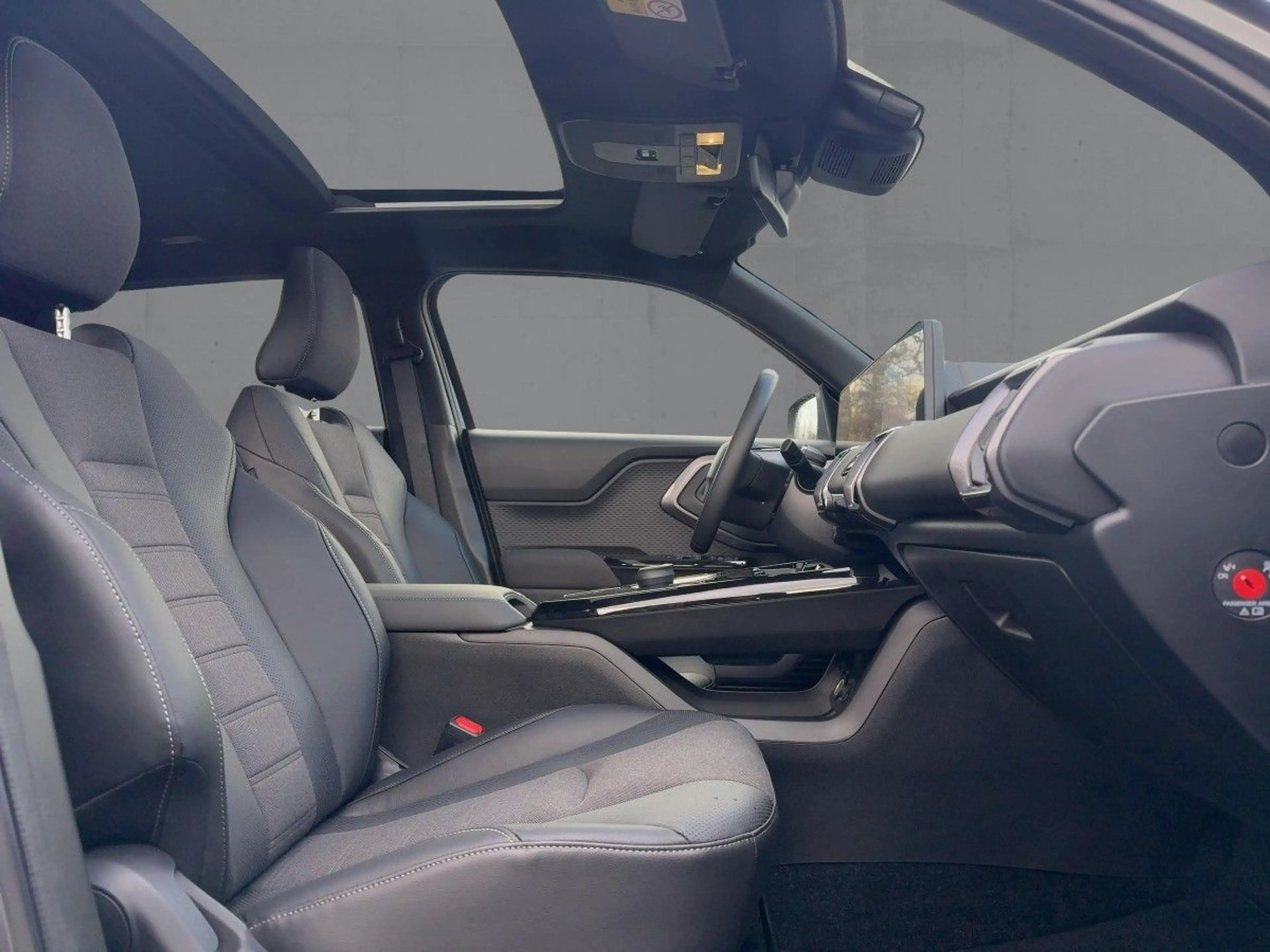 Toyota Urban Cruiser 128 kWh Lounge — photo 12