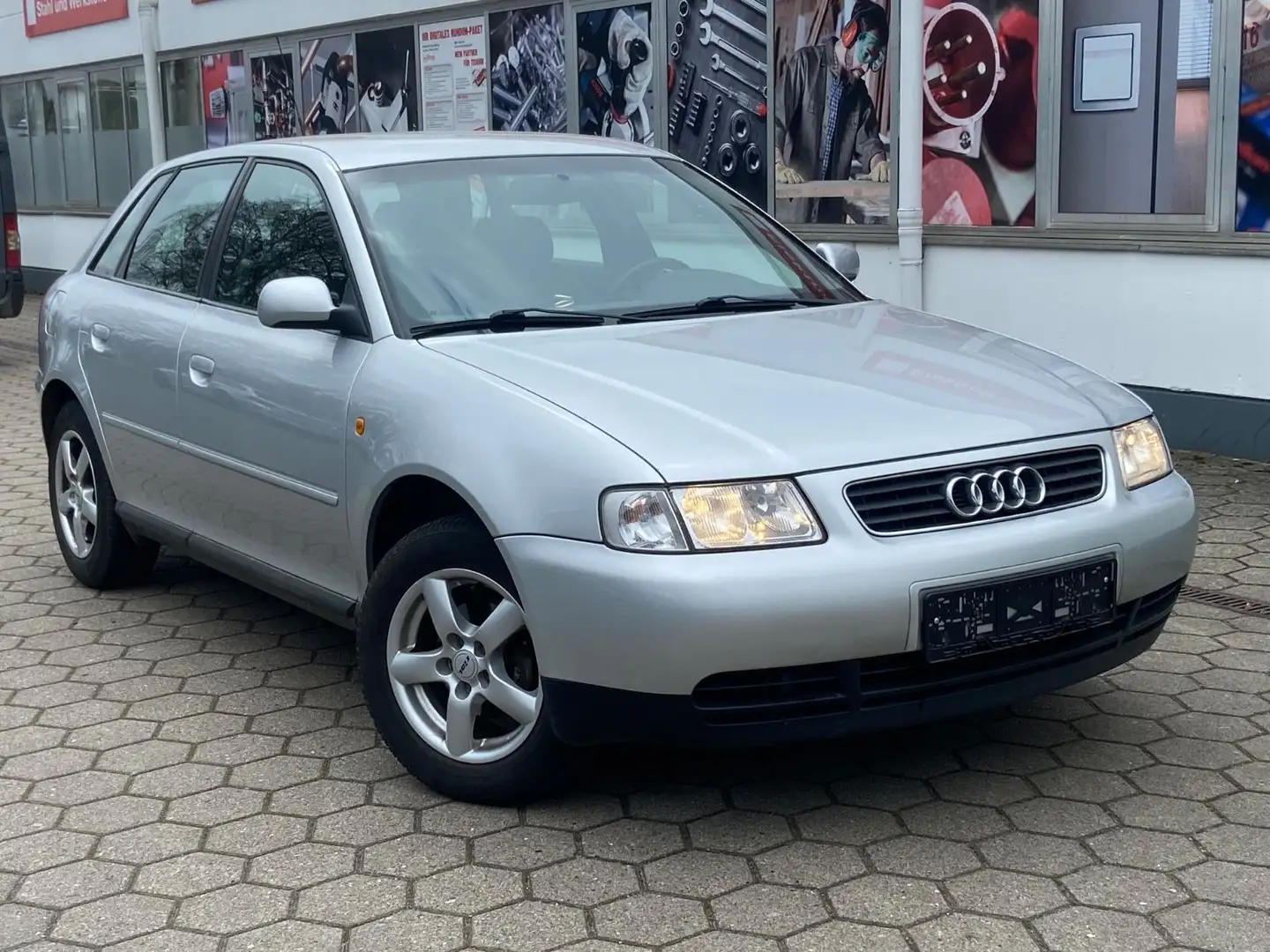 Audi A3 1.6 *Ambition*Elektr.Fenst.*Servo*ZV Plateado - 1