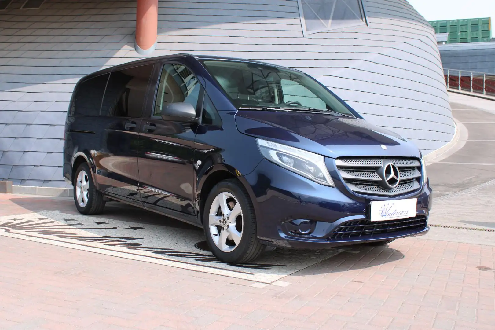 Mercedes-Benz Vito 2.2 119CDI Tourer Long 8 posti Azul - 2