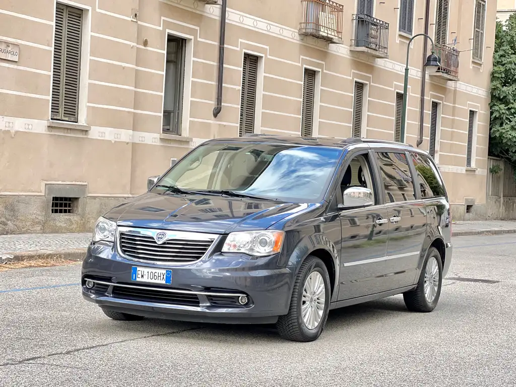 Lancia Voyager 2014 из Европы — купить под ключ