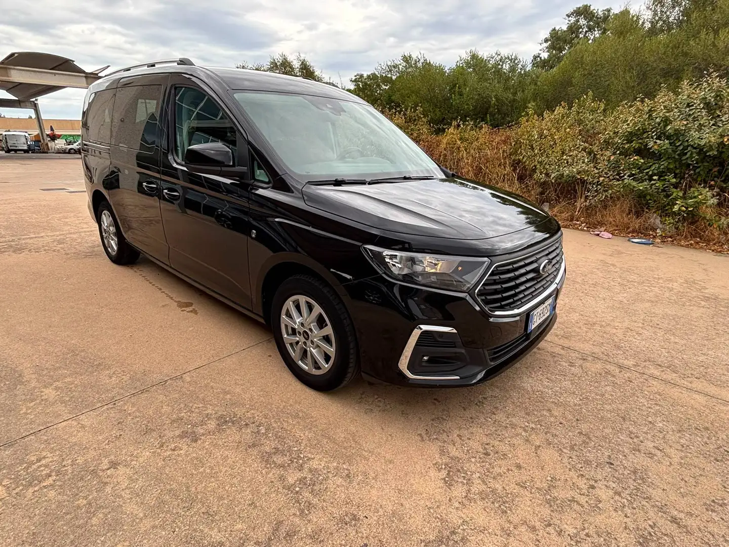 Ford Tourneo Connect ECOBLUE Schwarz - 2