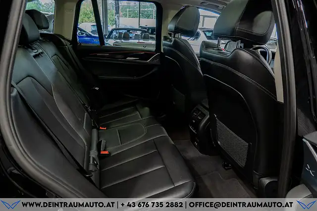 BMW X3 view 12