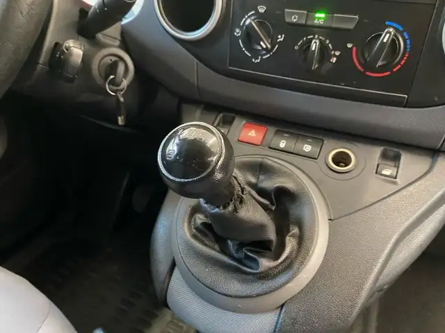 Peugeot Partner view 9