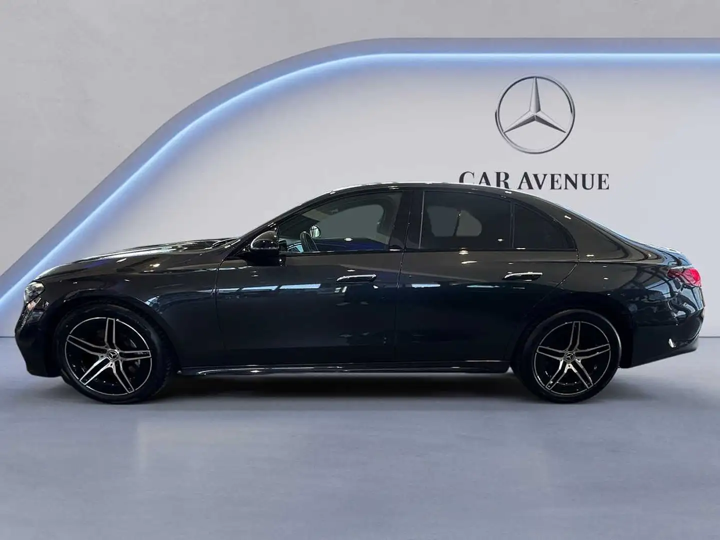 Mercedes-Benz E 220 d Berline AMG Line Grijs - 2