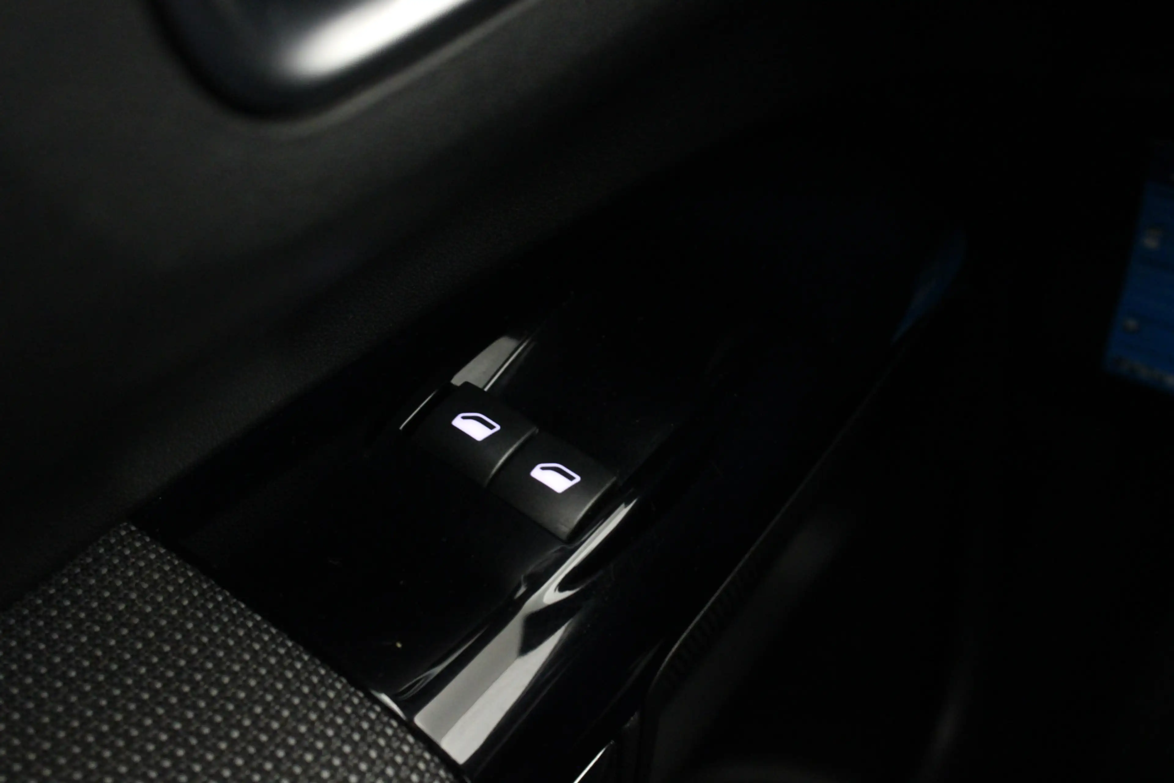Citroen C4 Cactus 1.2 PureTech Shine — photo 11
