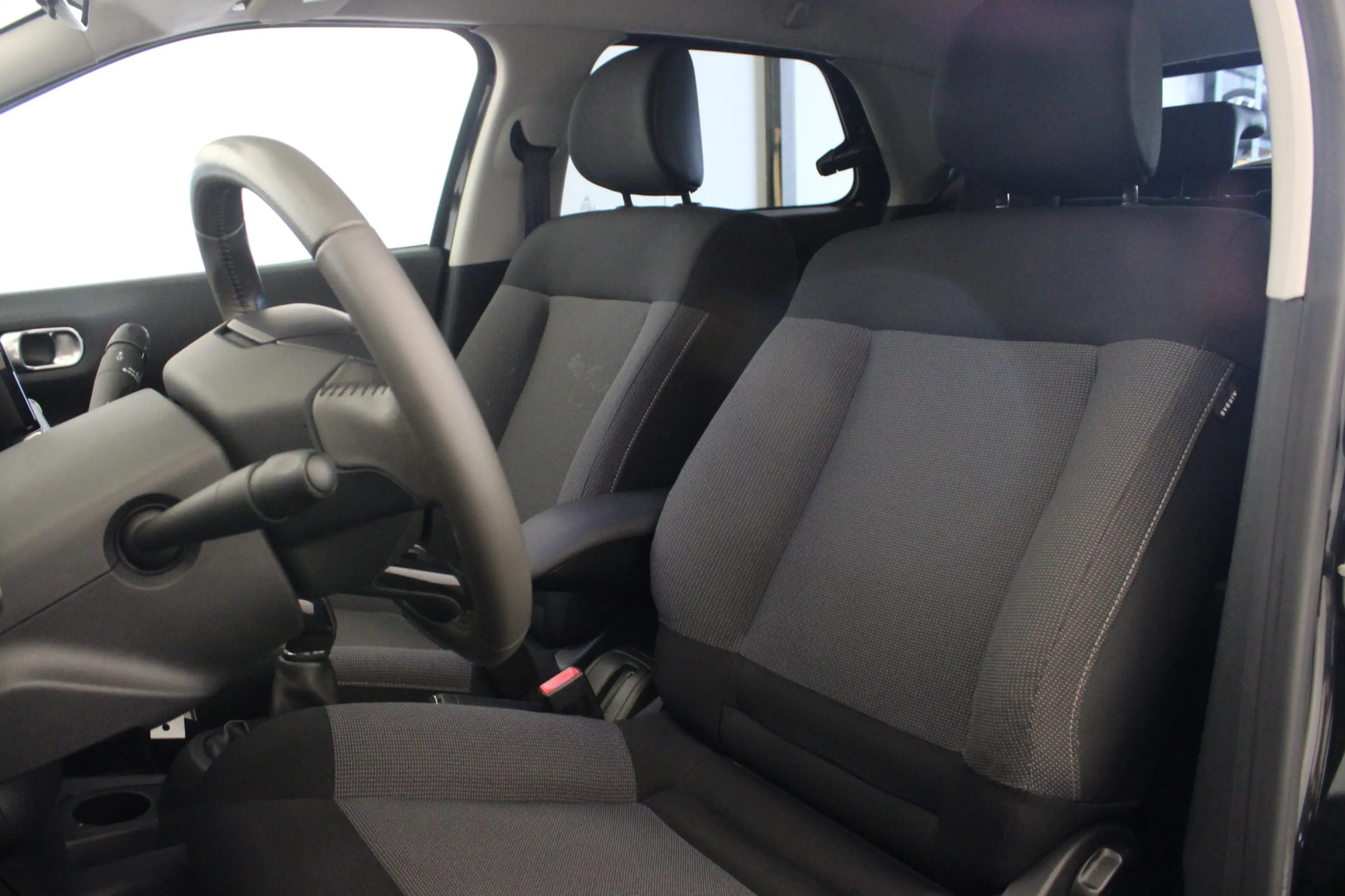 Citroen C4 Cactus 1.2 PureTech Shine — photo 14