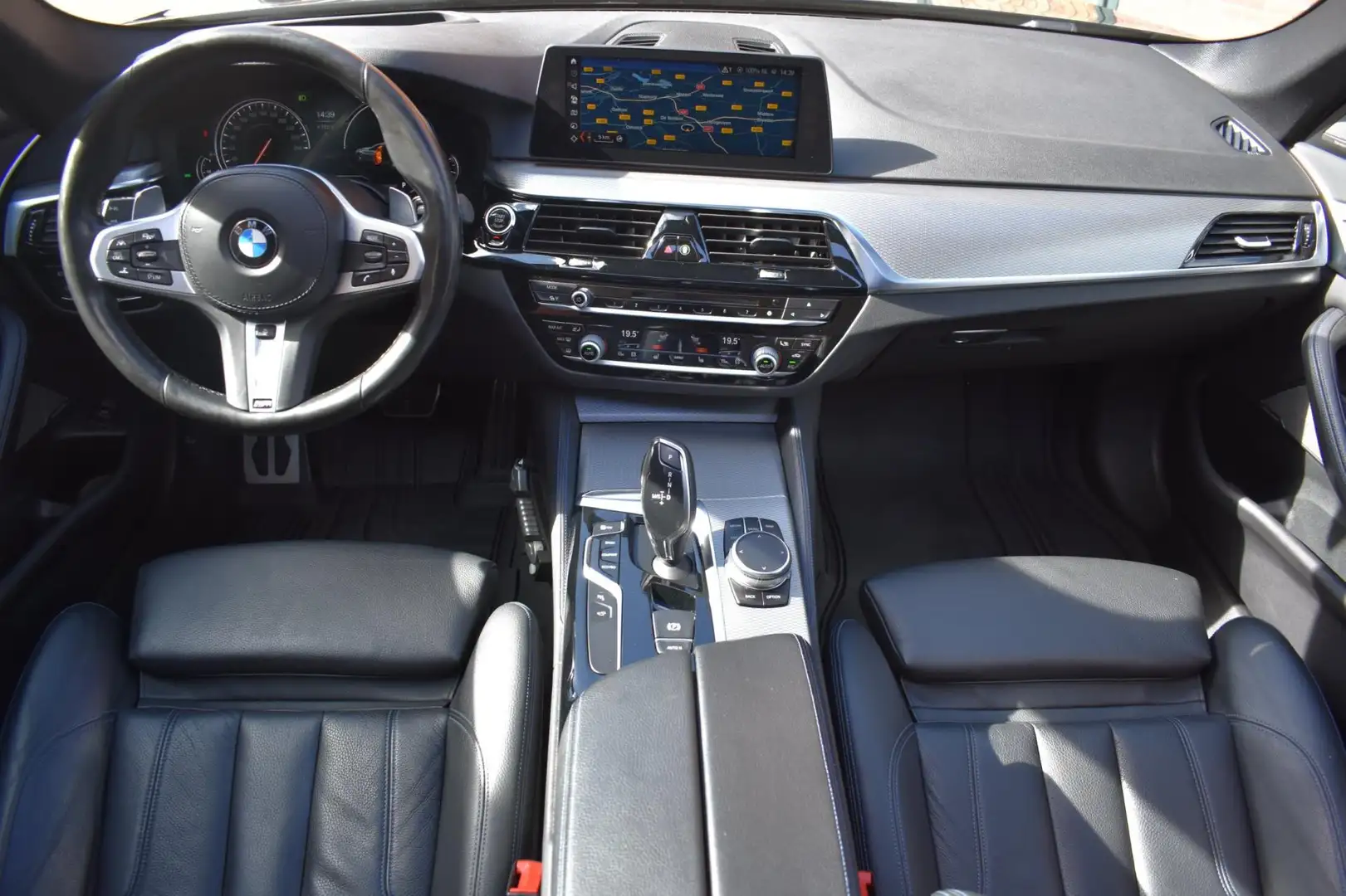 BMW 540 5-serie Touring 540i xDrive High Executive '18 LED Zwart - 2