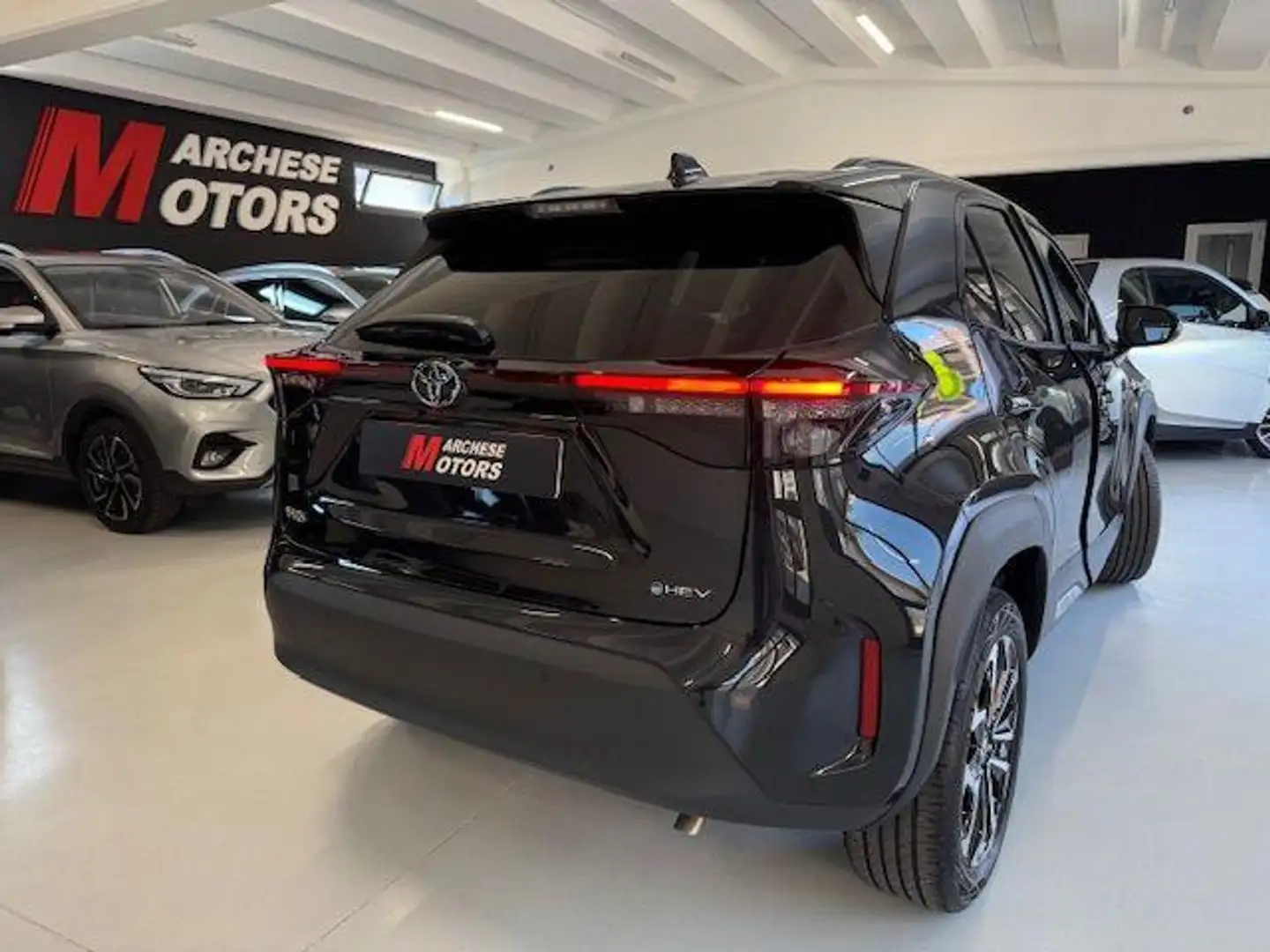 Toyota Yaris Cross 1.5 Hybrid 5p. E-CVT Trend Zwart - 2