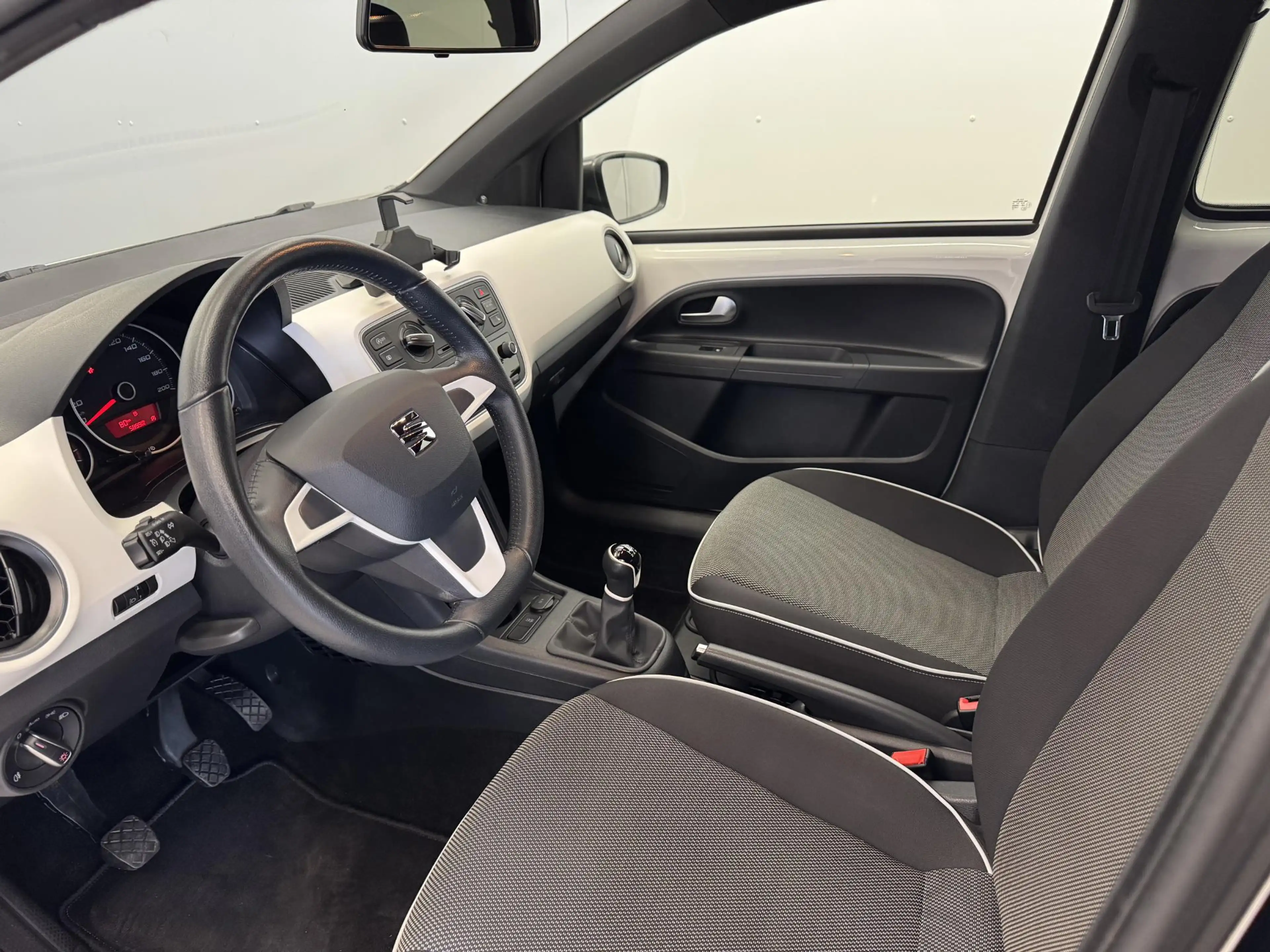 SEAT Mii 1.0 Style Intense | Smartphone integratie via app — photo 10