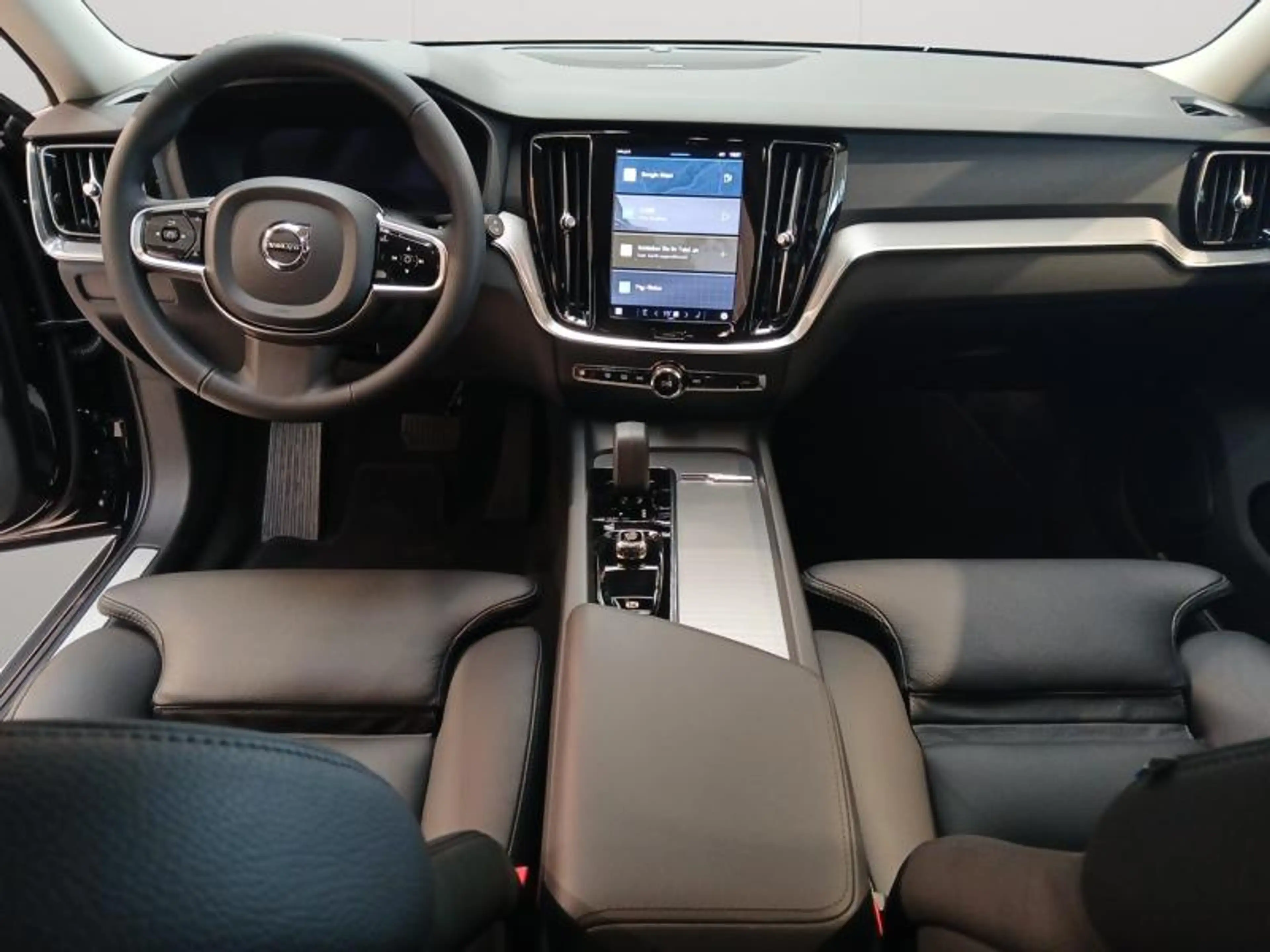 Volvo V60 Cross Country B4 Plus Dark / Diesel — photo 3
