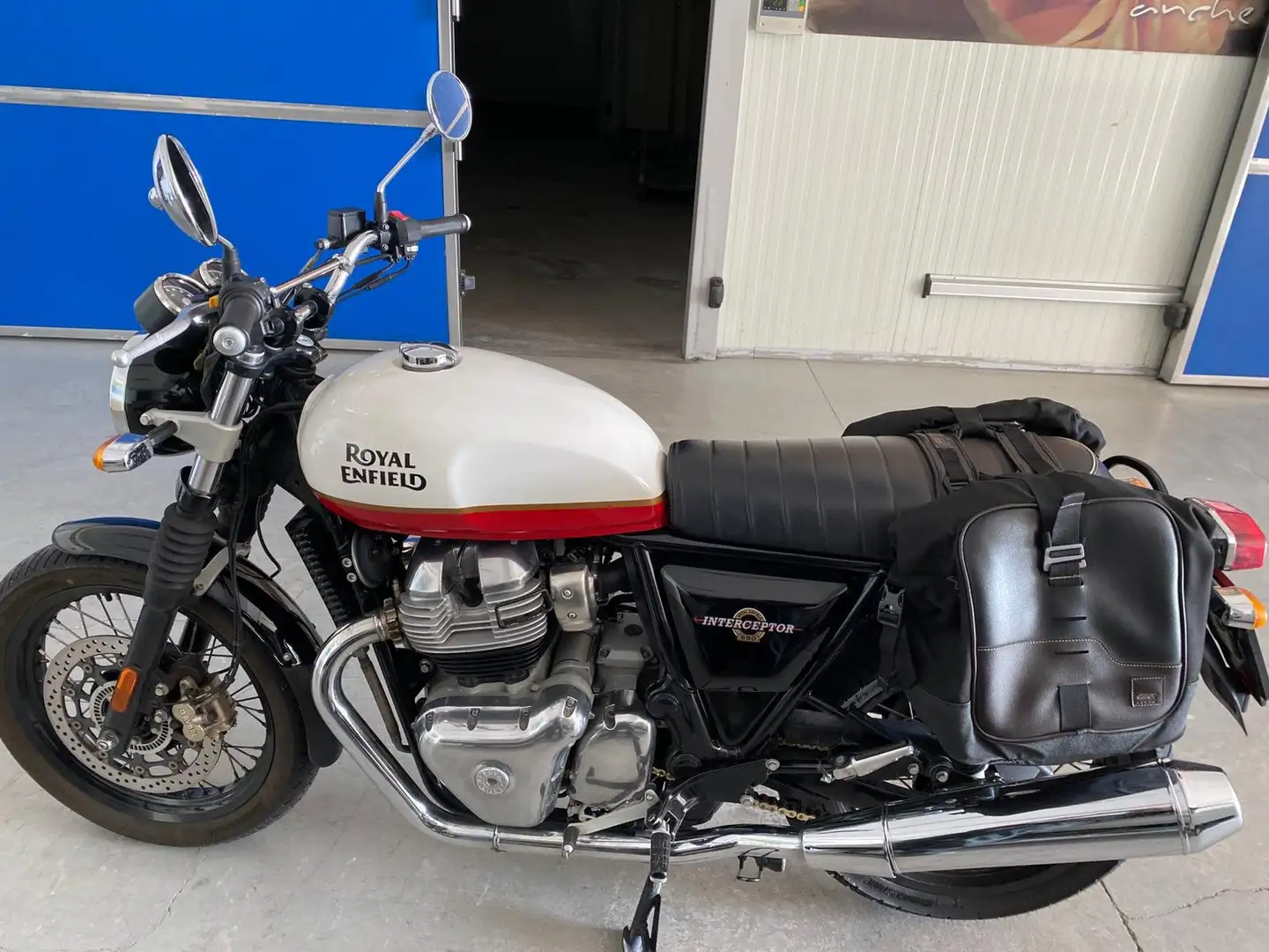 Royal Enfield Interceptor 650 Bianco - 1