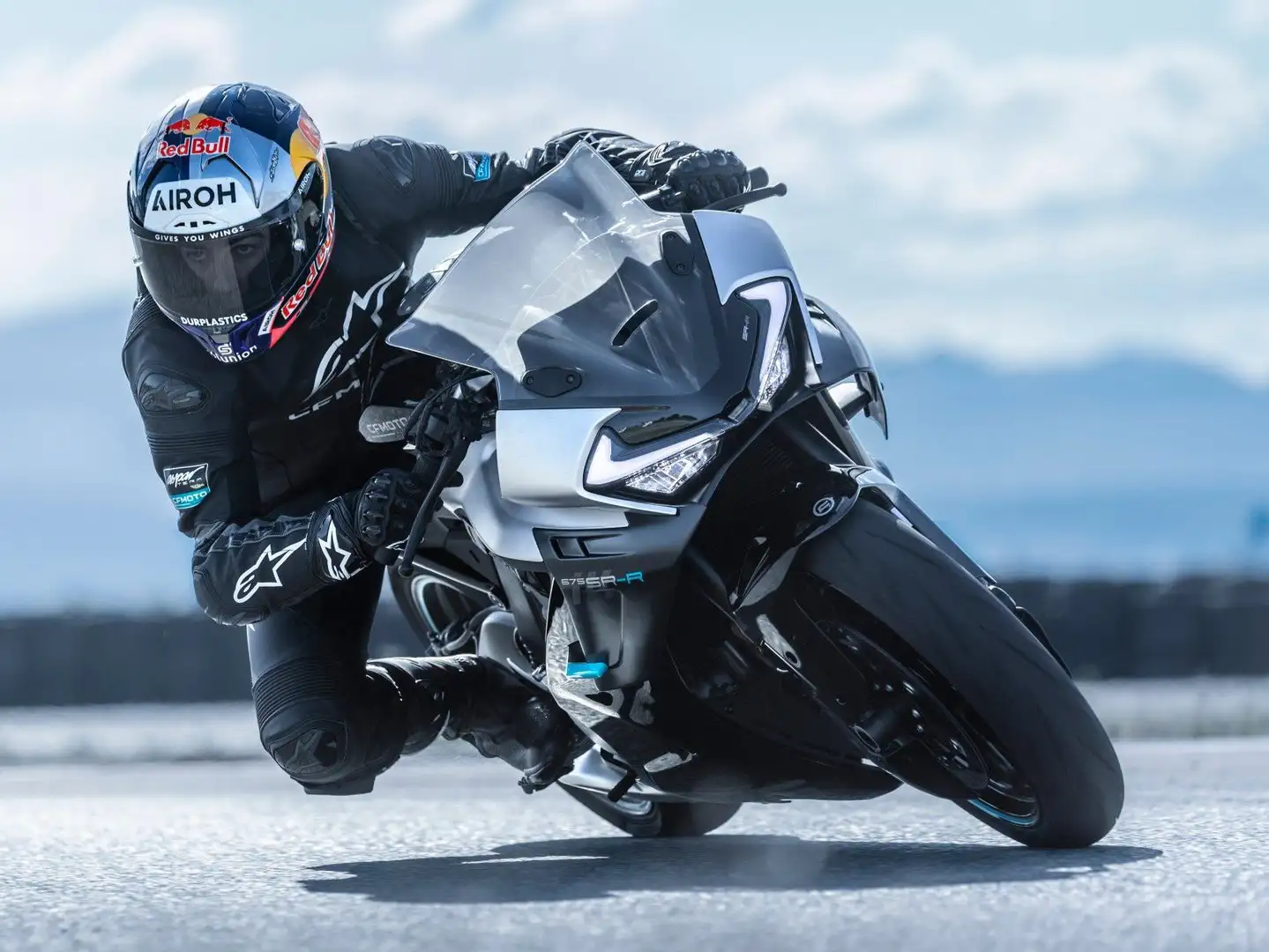 CFMOTO 675 SR-R Šedá - 2