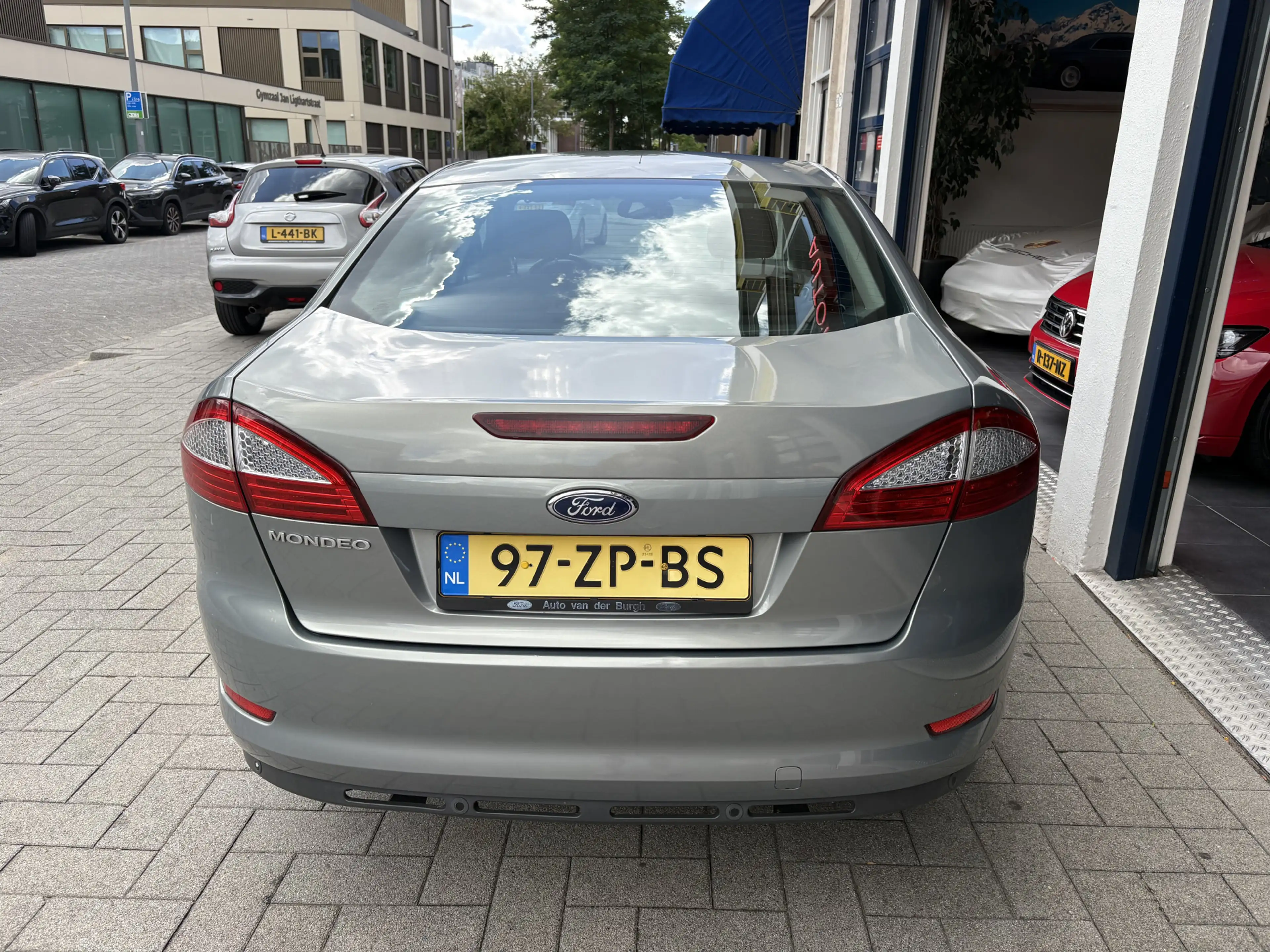 Ford Mondeo 2.3-16V Ghia 1 EIGENAAR/AUT./NIEUWSTAAT/DEALER OND — photo 4