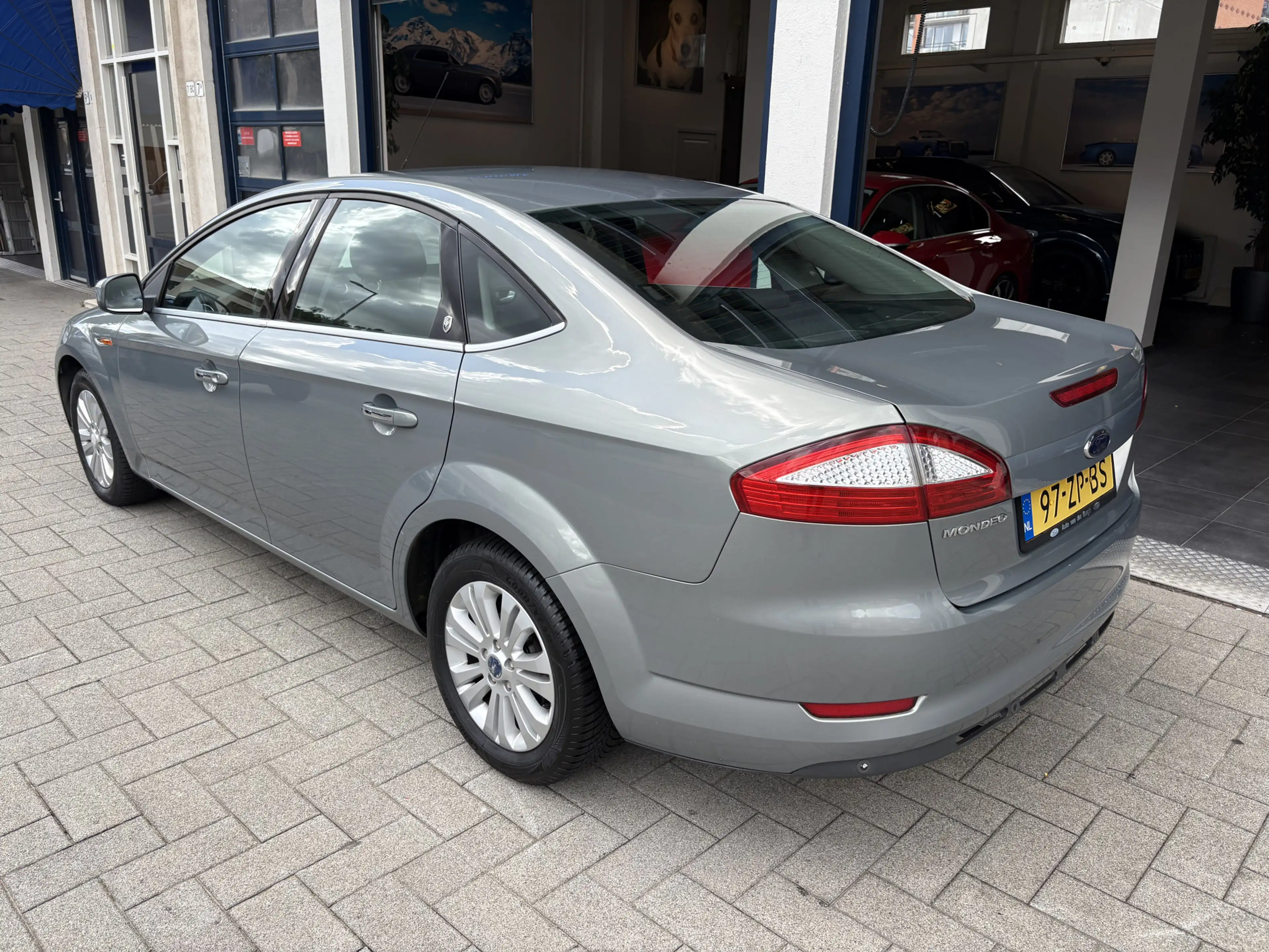 Ford Mondeo 2.3-16V Ghia 1 EIGENAAR/AUT./NIEUWSTAAT/DEALER OND — photo 3