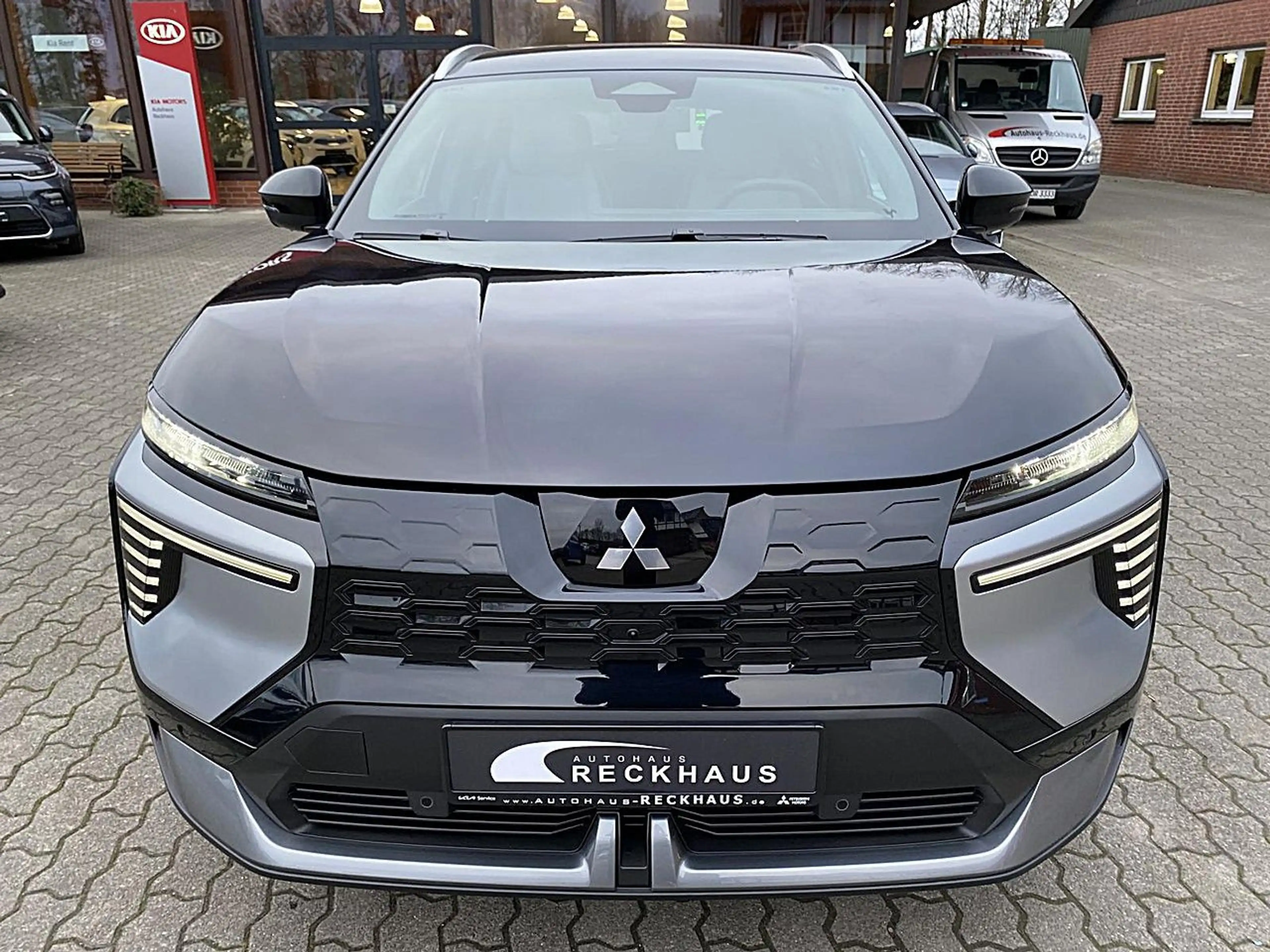 Mitsubishi Eclipse Cross Diamant TOP 87 kWh (22kW) — photo 2