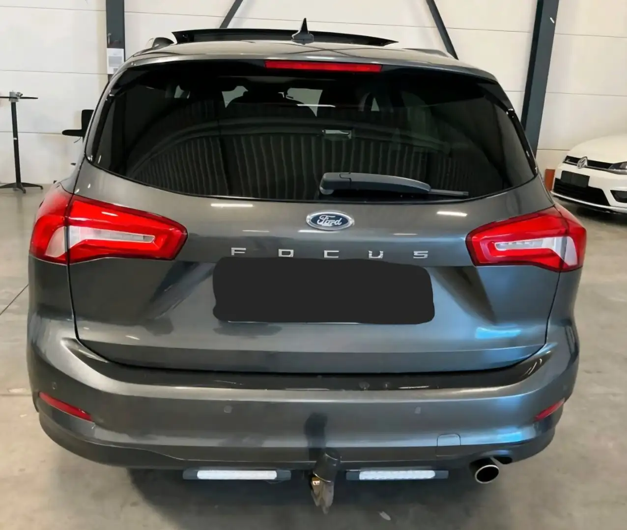 Ford Focus Titanium*PANORAMA*AUT.*RFK*PDC V+H*AHK*TWA Grau - 2