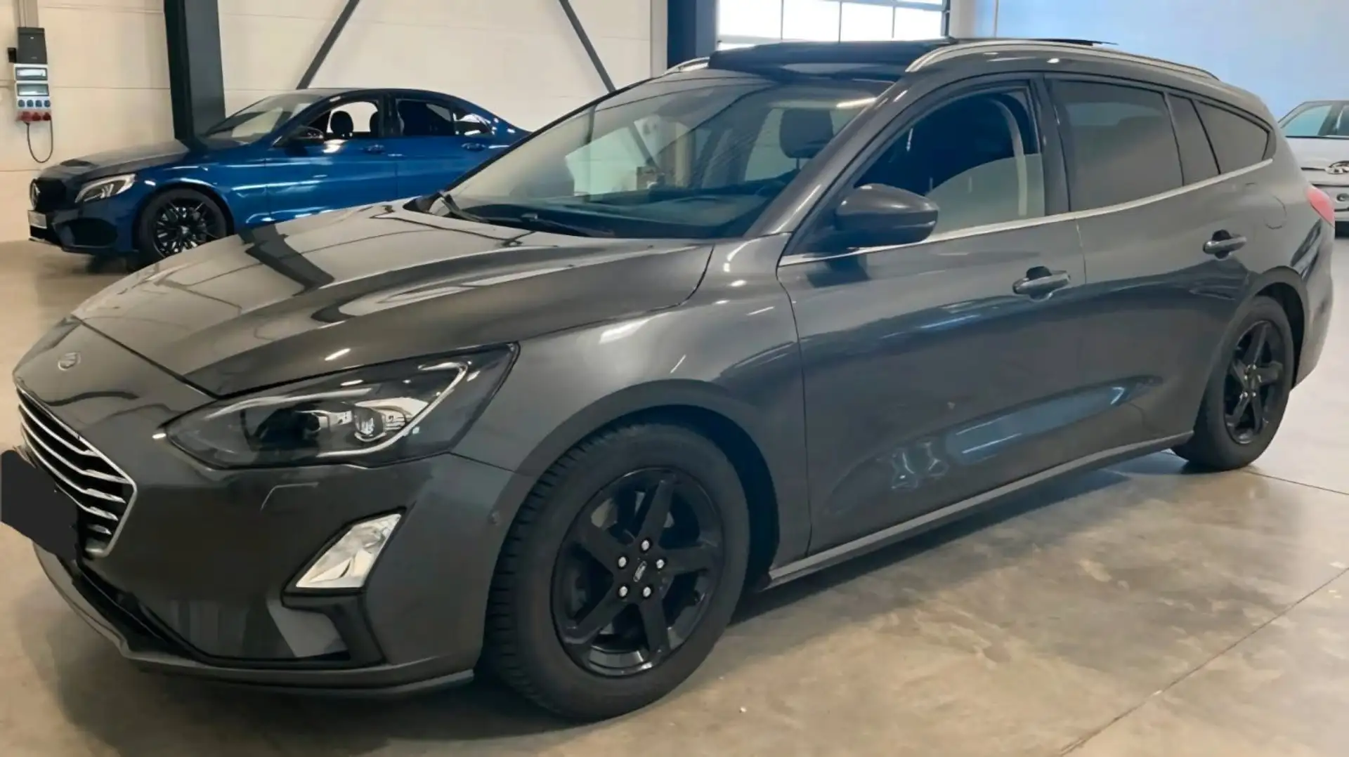 Ford Focus Titanium*PANORAMA*AUT.*RFK*PDC V+H*AHK*TWA Grau - 1