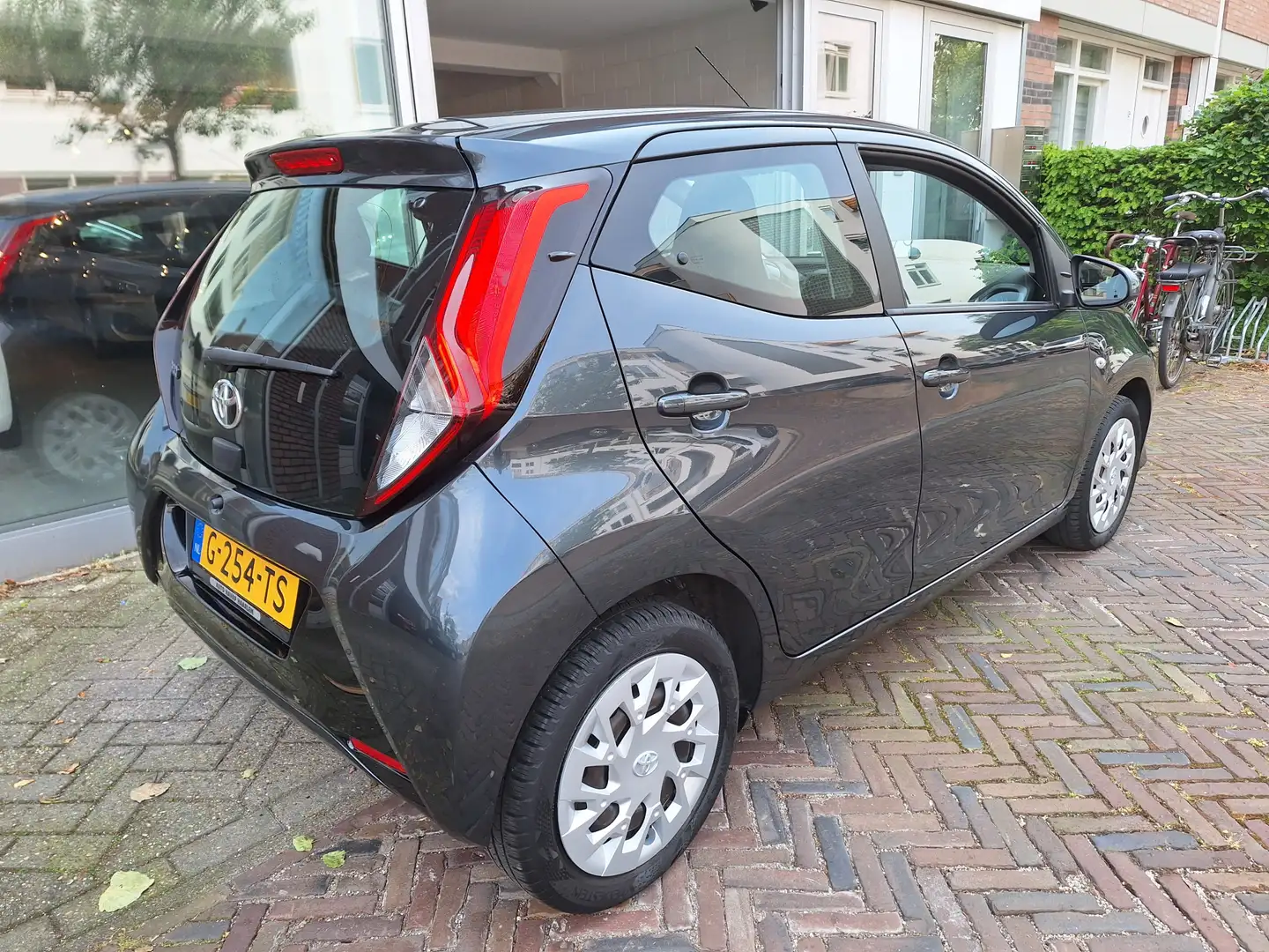 Toyota Aygo 1.0 VVT-i X-Play Limited 5Drs /Navi/Camera/Apple/A Grau - 2