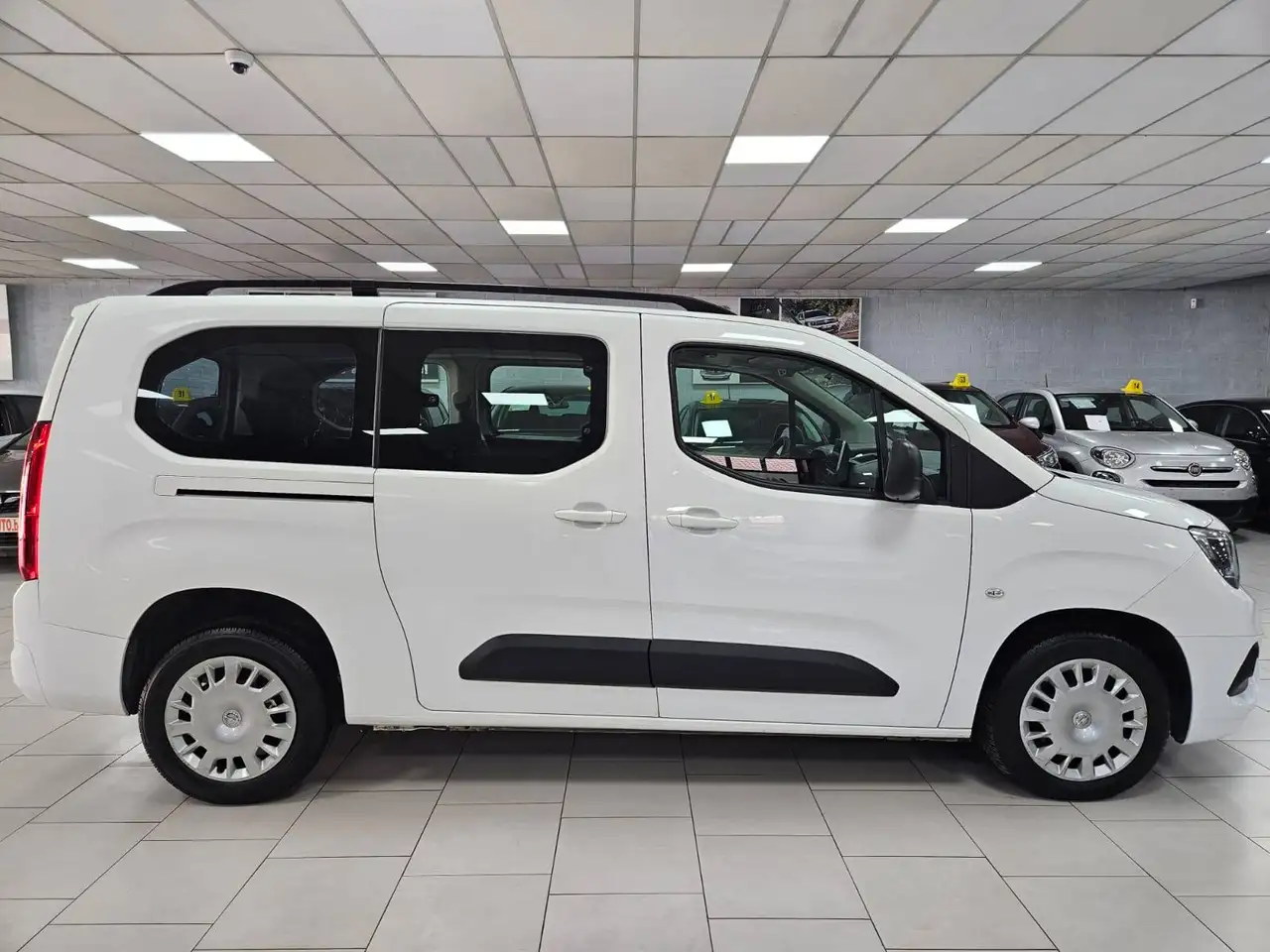 Opel Combo 1.2 T L2H1 Edition XL S/S 7Places Lane Assist Cruise Accoudoir Clim Gps Safety, миниатюра 6