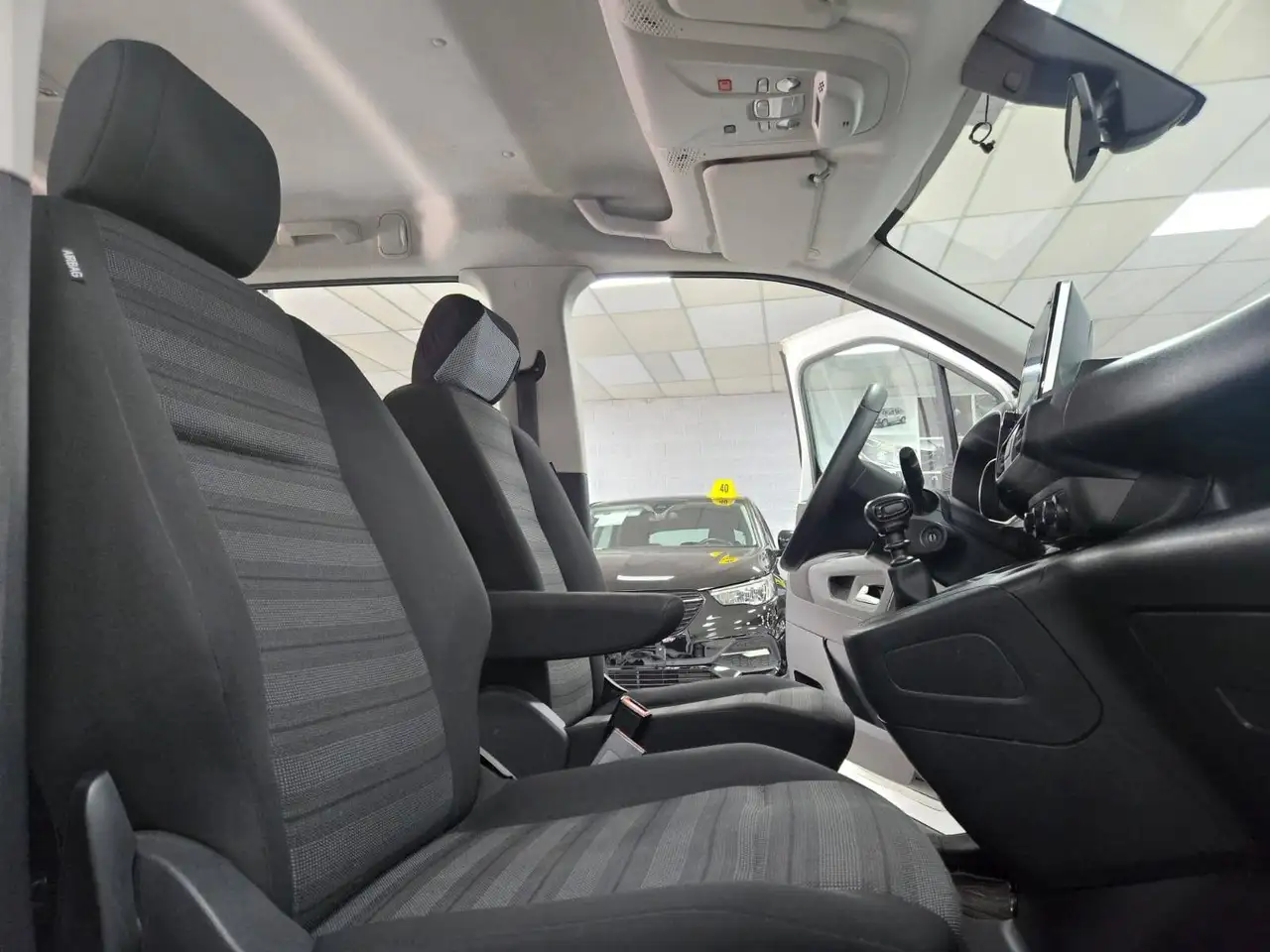 Opel Combo 1.2 T L2H1 Edition XL S/S 7Places Lane Assist Cruise Accoudoir Clim Gps Safety, миниатюра 26