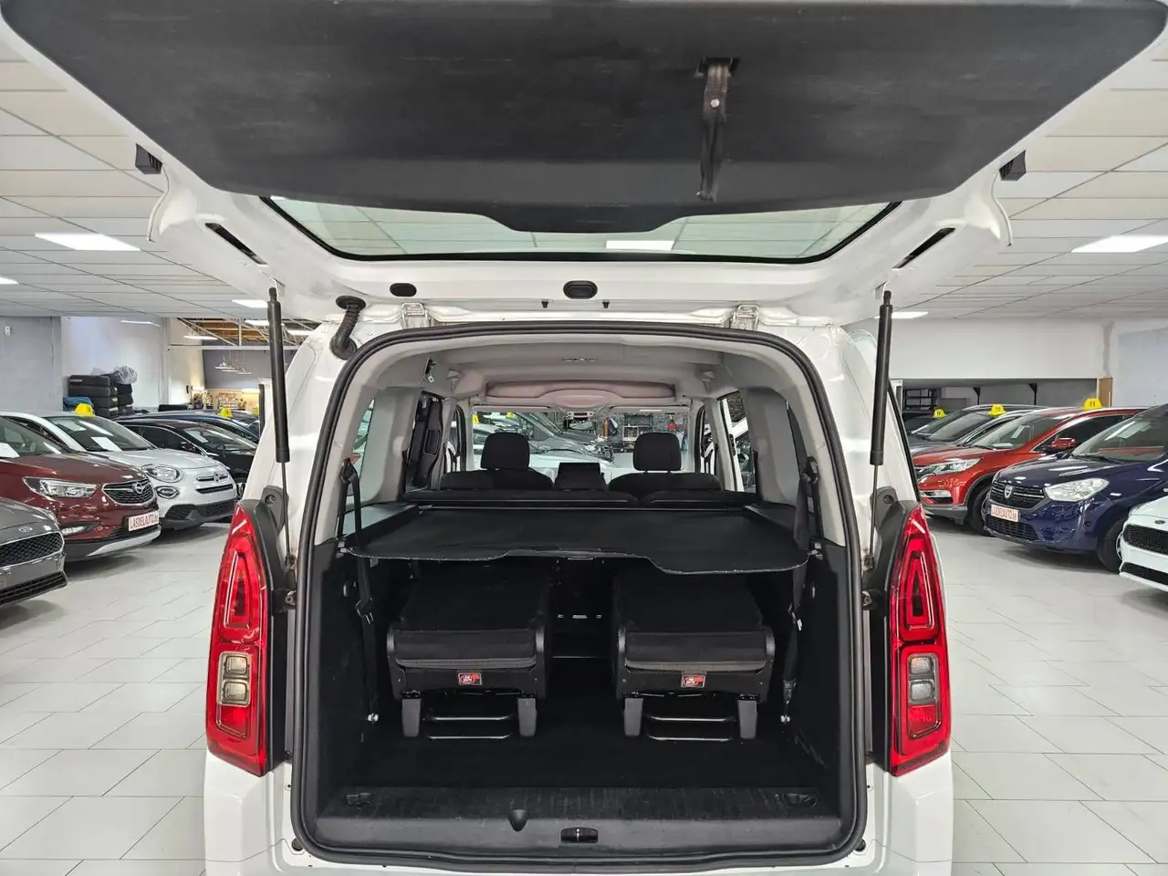Opel Combo 1.2 T L2H1 Edition XL S/S 7Places Lane Assist Cruise Accoudoir Clim Gps Safety, миниатюра 27