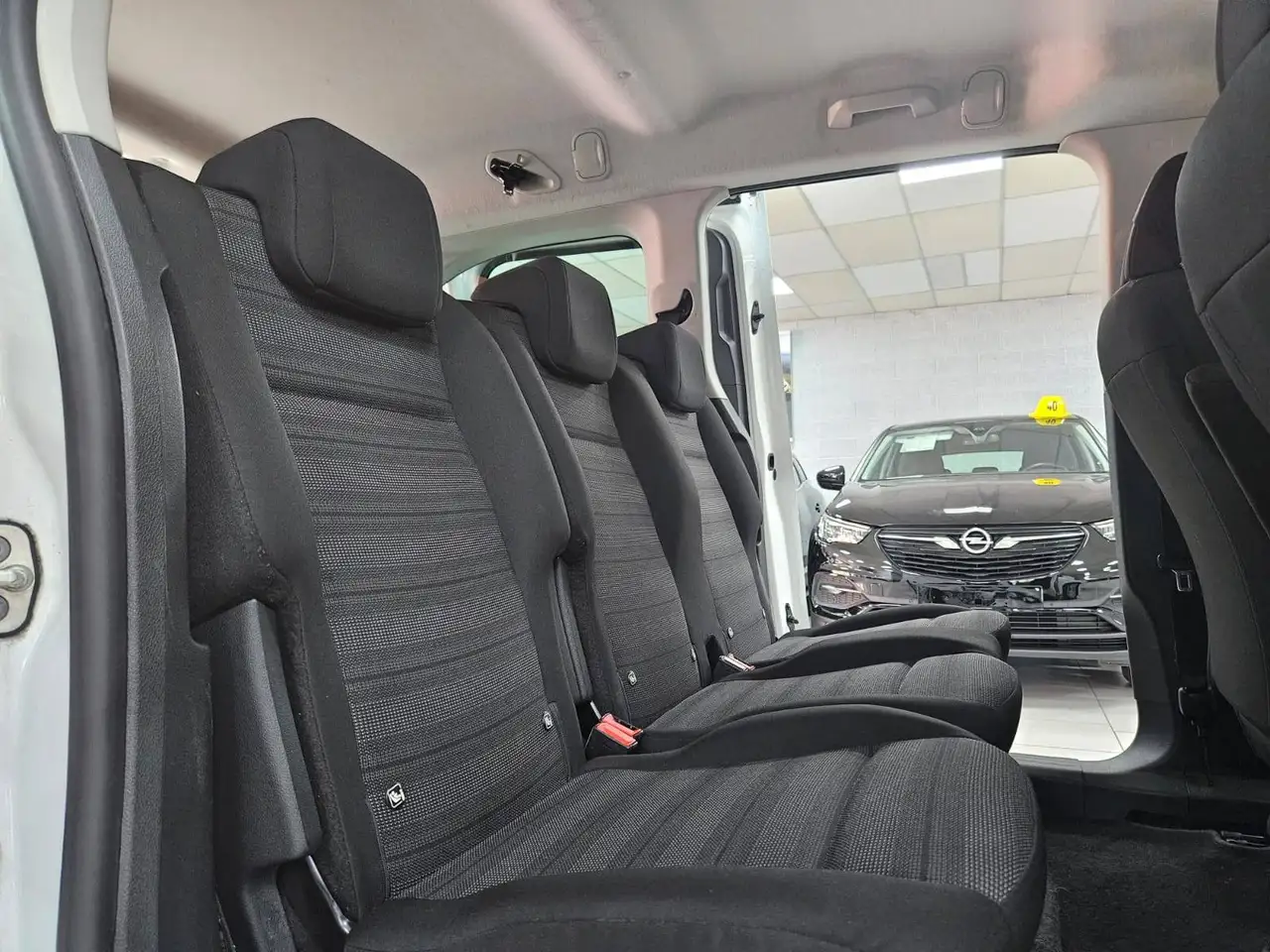 Opel Combo 1.2 T L2H1 Edition XL S/S 7Places Lane Assist Cruise Accoudoir Clim Gps Safety, миниатюра 25