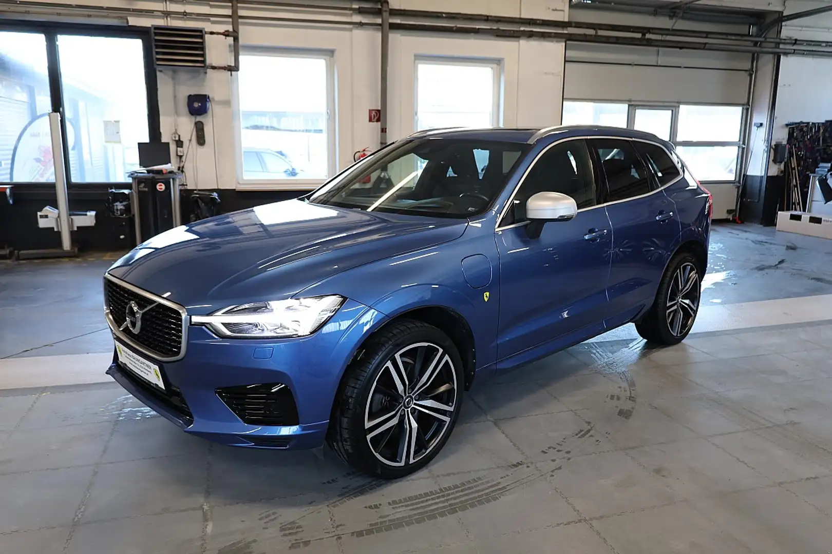 Volvo XC60 T8 AWD Plug-In Hybrid R-Design Blau - 2