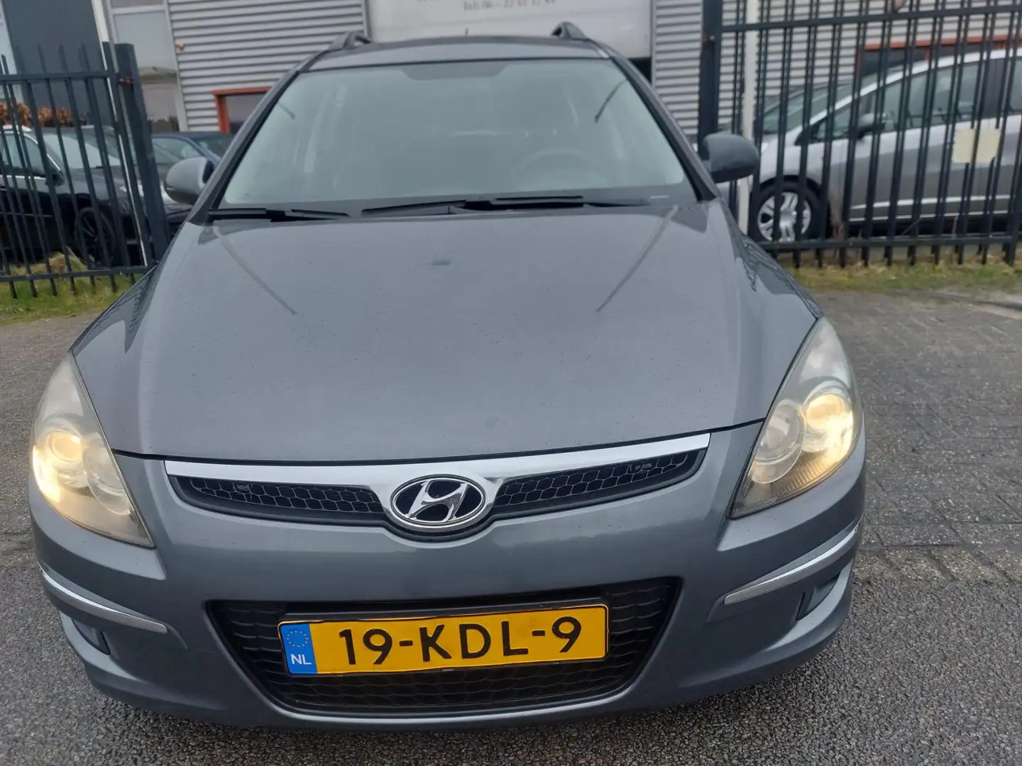 Hyundai i30 CW 1.4i Blue Active Cool 5 deurs + geregelde airco Grau - 2
