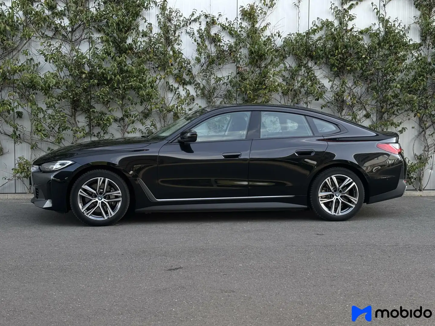 BMW i4 eDrive40 | 84 kWh | Elektrische trekhaak | Zwart - 2