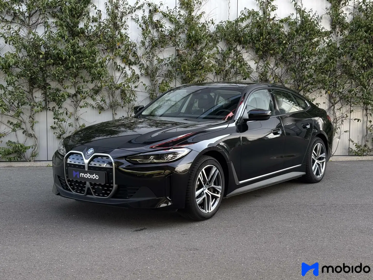 BMW i4 eDrive40 | 84 kWh | Elektrische trekhaak | Zwart - 1