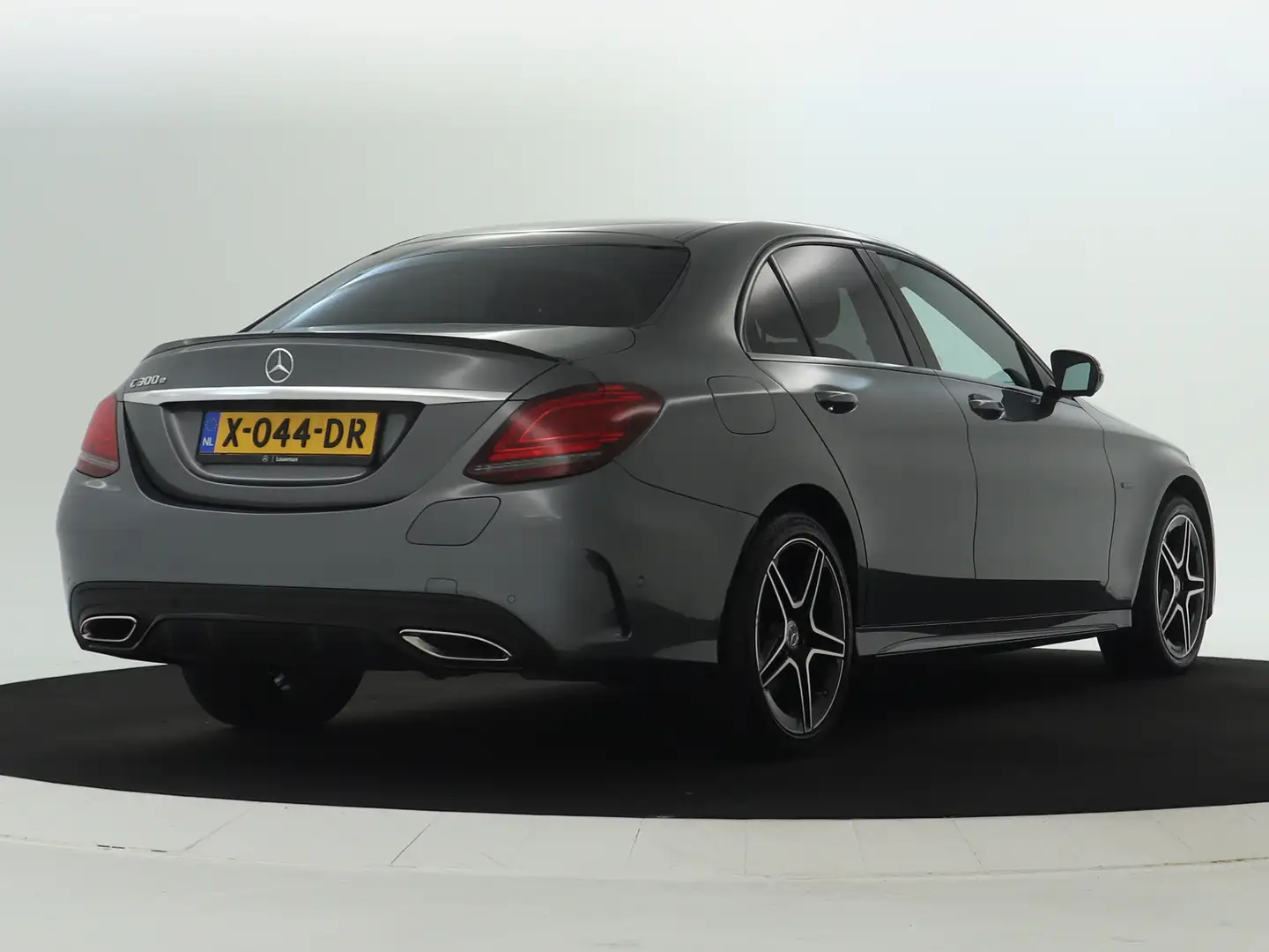 Mercedes-Benz C 300 e AMG Plug-In Hybride AMG Line | Night Pakket | Di Grijs - 2