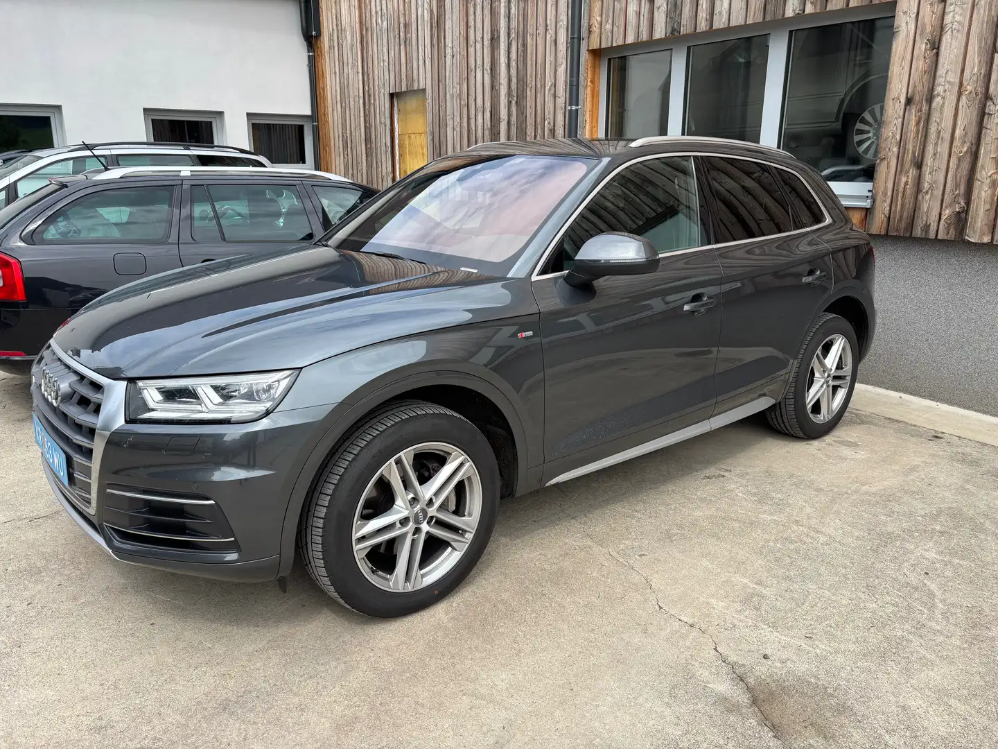 Audi Q5 quattro sport *S-Line* Navi*AHK*Leder*LED*MFLR*SH Grau - 1