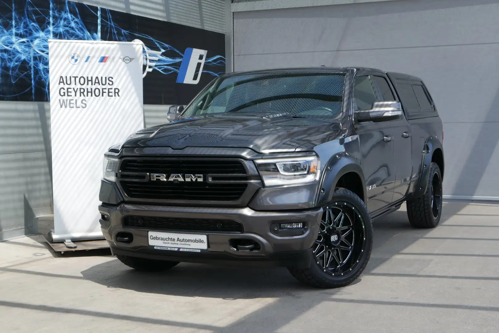 Dodge RAM RAM 1500 Quad-Cab Larami Grau - 2