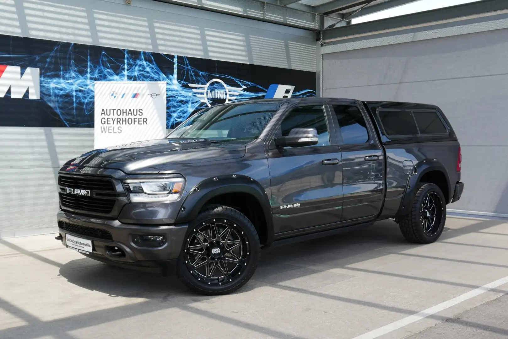 Dodge RAM RAM 1500 Quad-Cab Larami Grau - 1