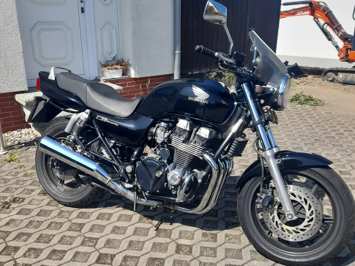 Honda CB 750 Fekete - 1