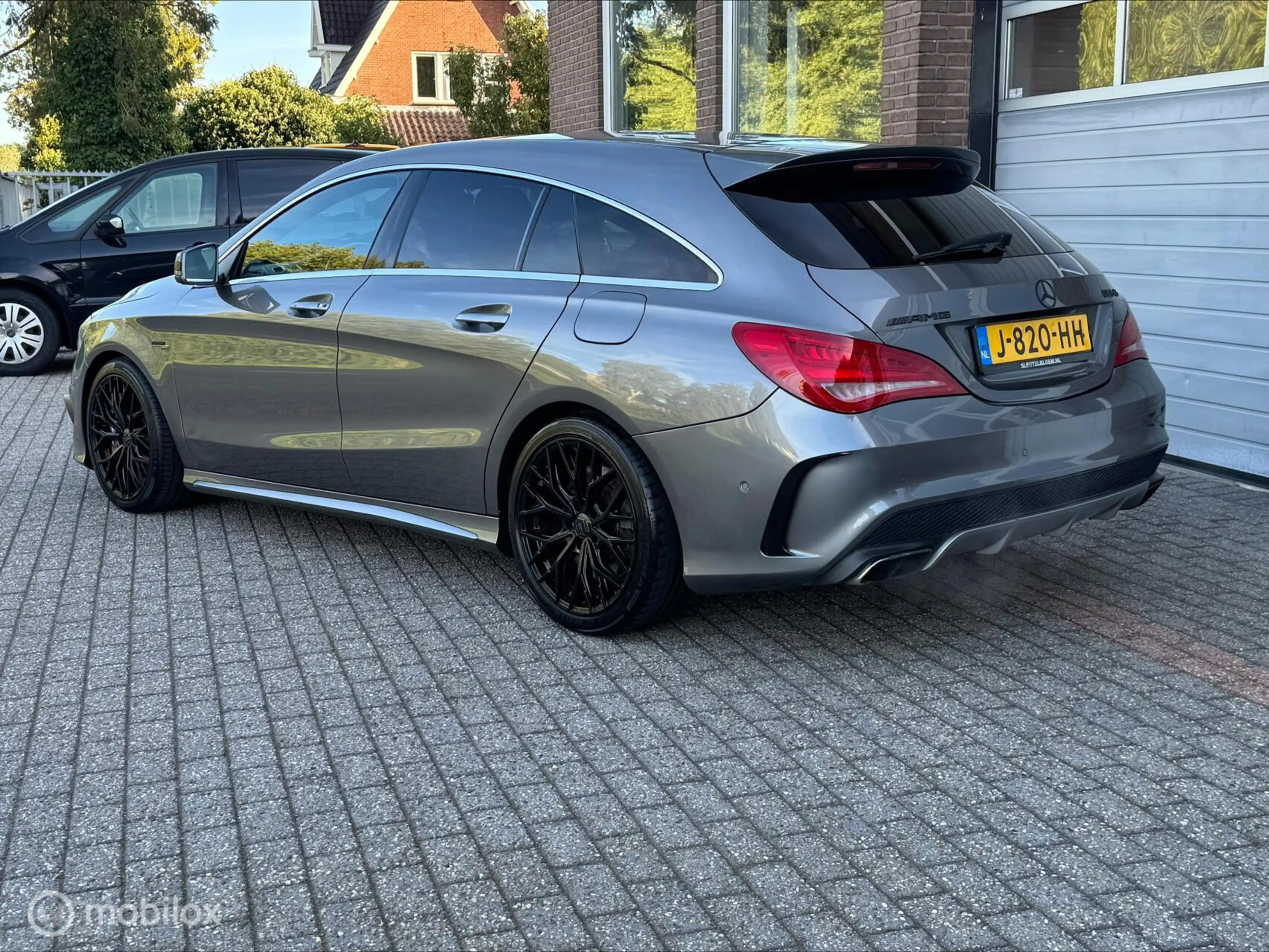 Mercedes-Benz CLA 45 AMG Shooting Brake 4MATIC — photo 3